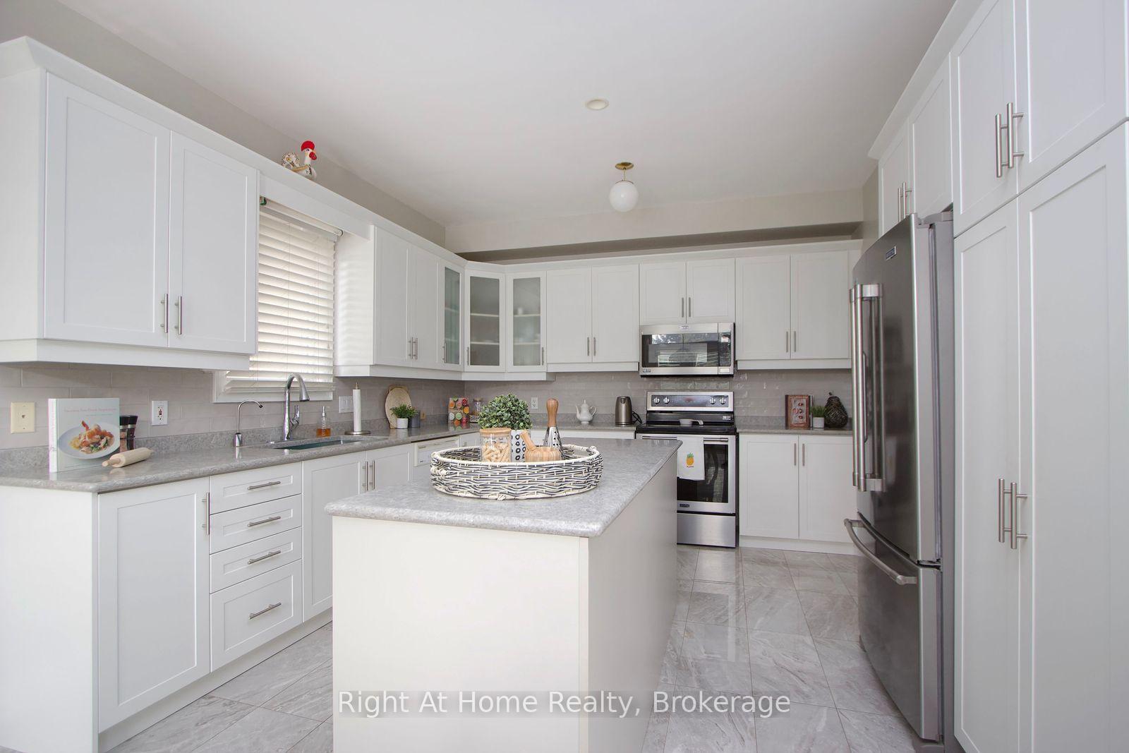 Photo 14 of 2096 Stornoway Street, Oshawa, Kedron — HOMEH