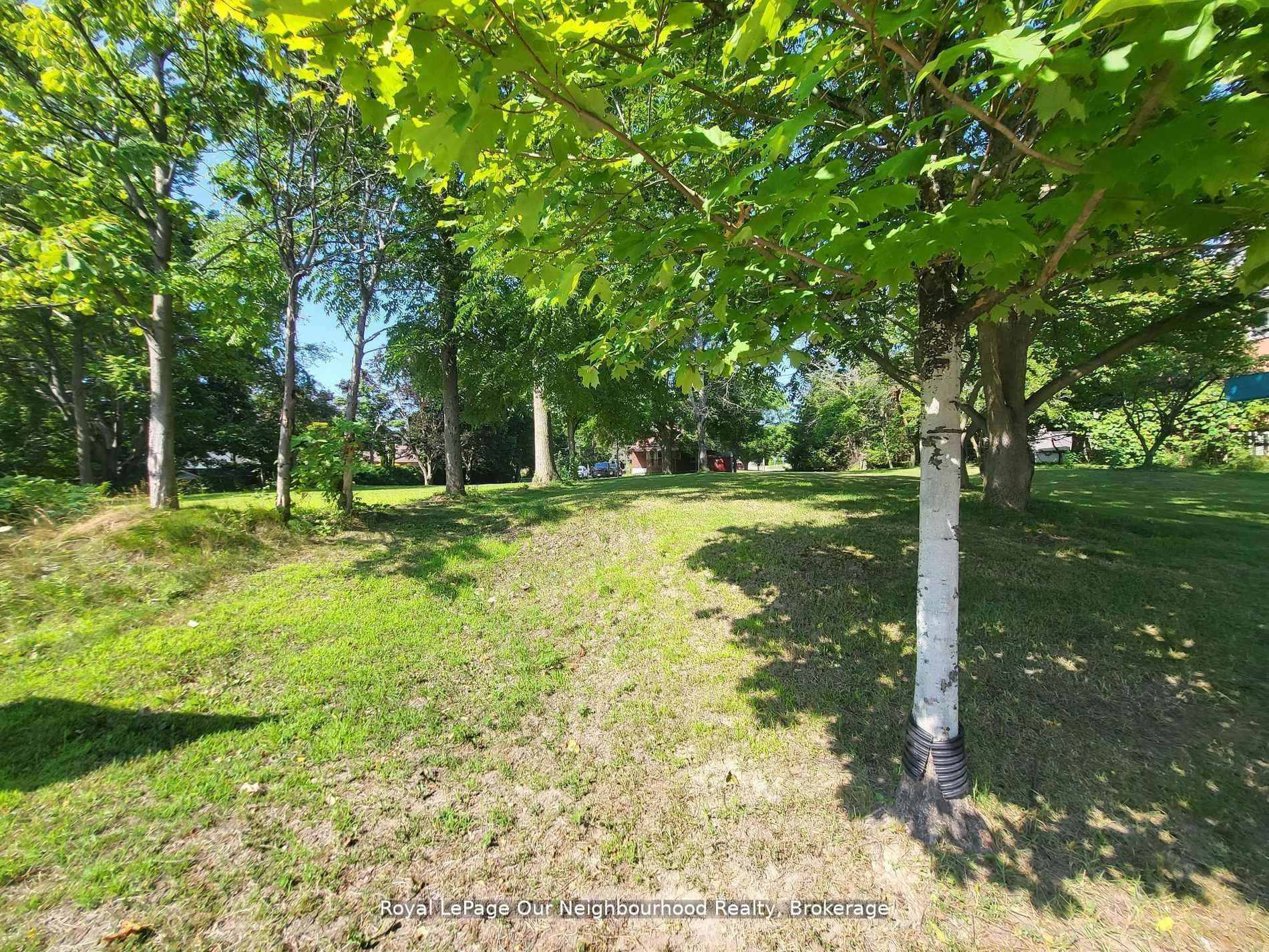 Photo 3 of 58 Redfern Crescent, Clarington, Bowmanville — HOMEH