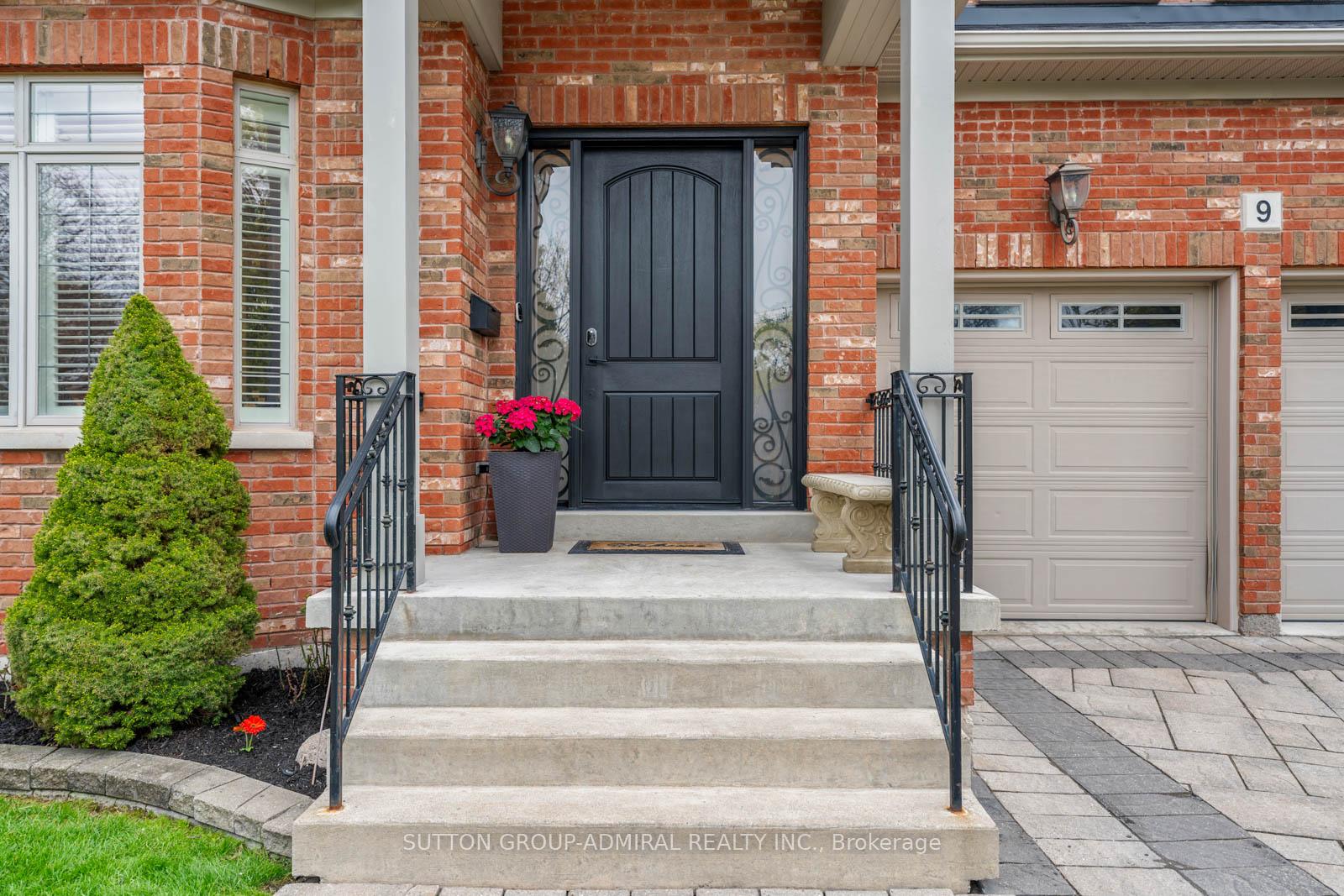 Photo 3 of 9 Cheshire Drive, Etobicoke, Princess-Rosethorn — HOMEH