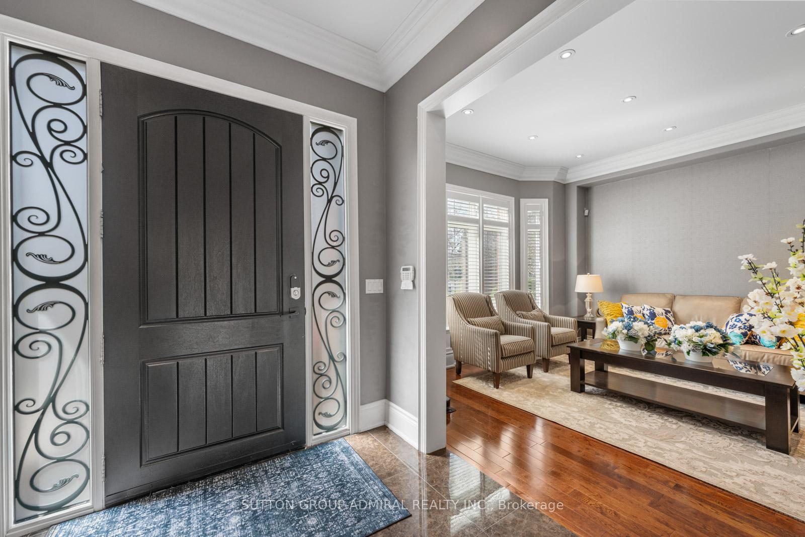Photo 4 of 9 Cheshire Drive, Etobicoke, Princess-Rosethorn — HOMEH