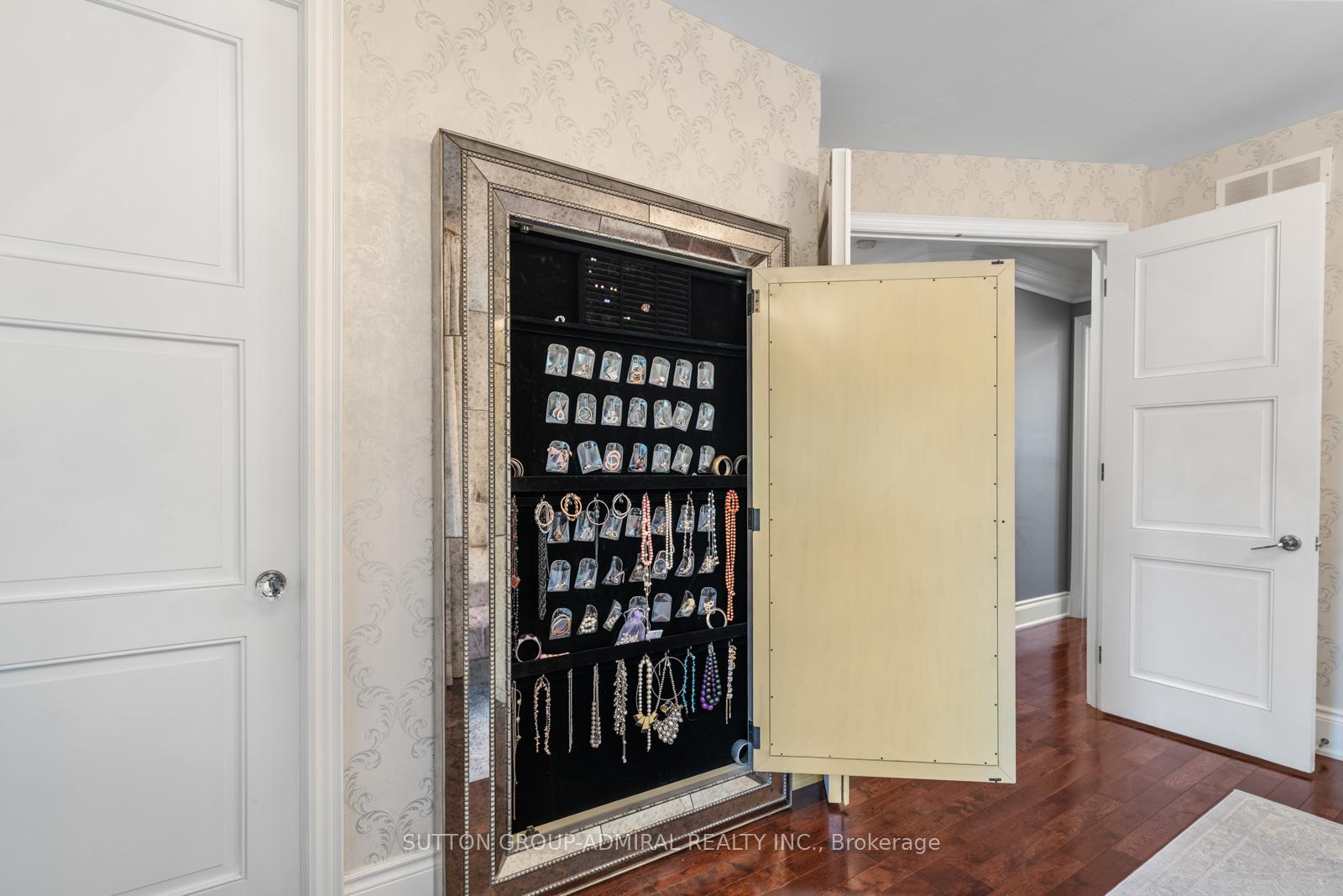 Photo 31 of 9 Cheshire Drive, Etobicoke, Princess-Rosethorn — HOMEH