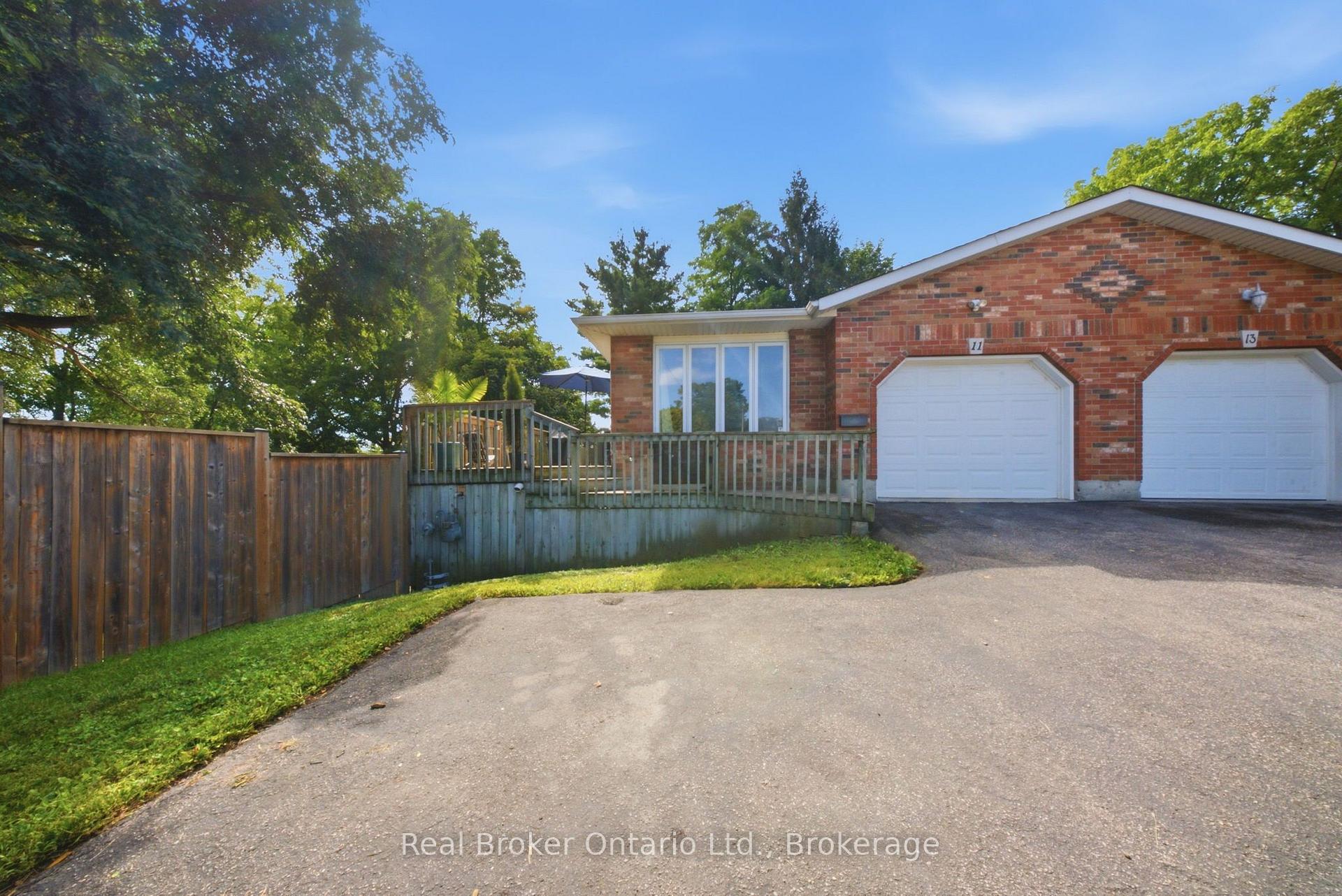 Photo of 11 Dundas Street W