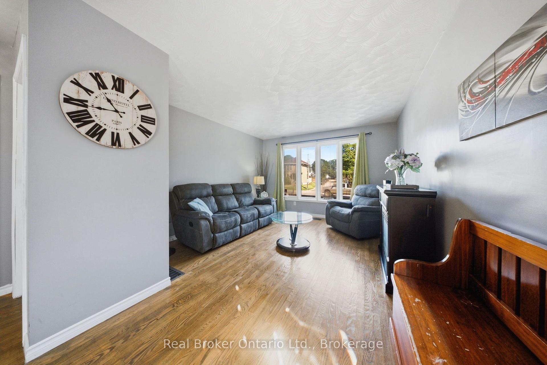 Photo 9 of 11 Dundas Street W, Brant, Paris — HOMEH