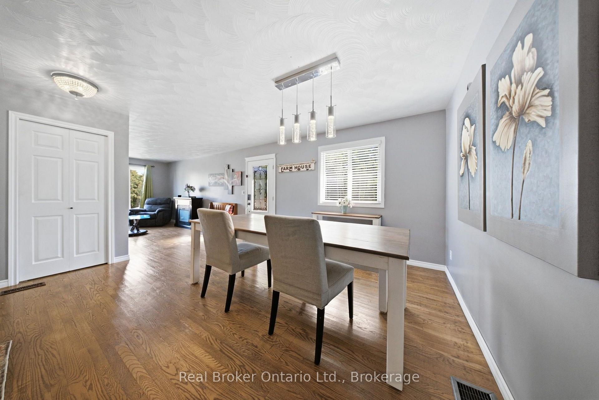 Photo 13 of 11 Dundas Street W, Brant, Paris — HOMEH