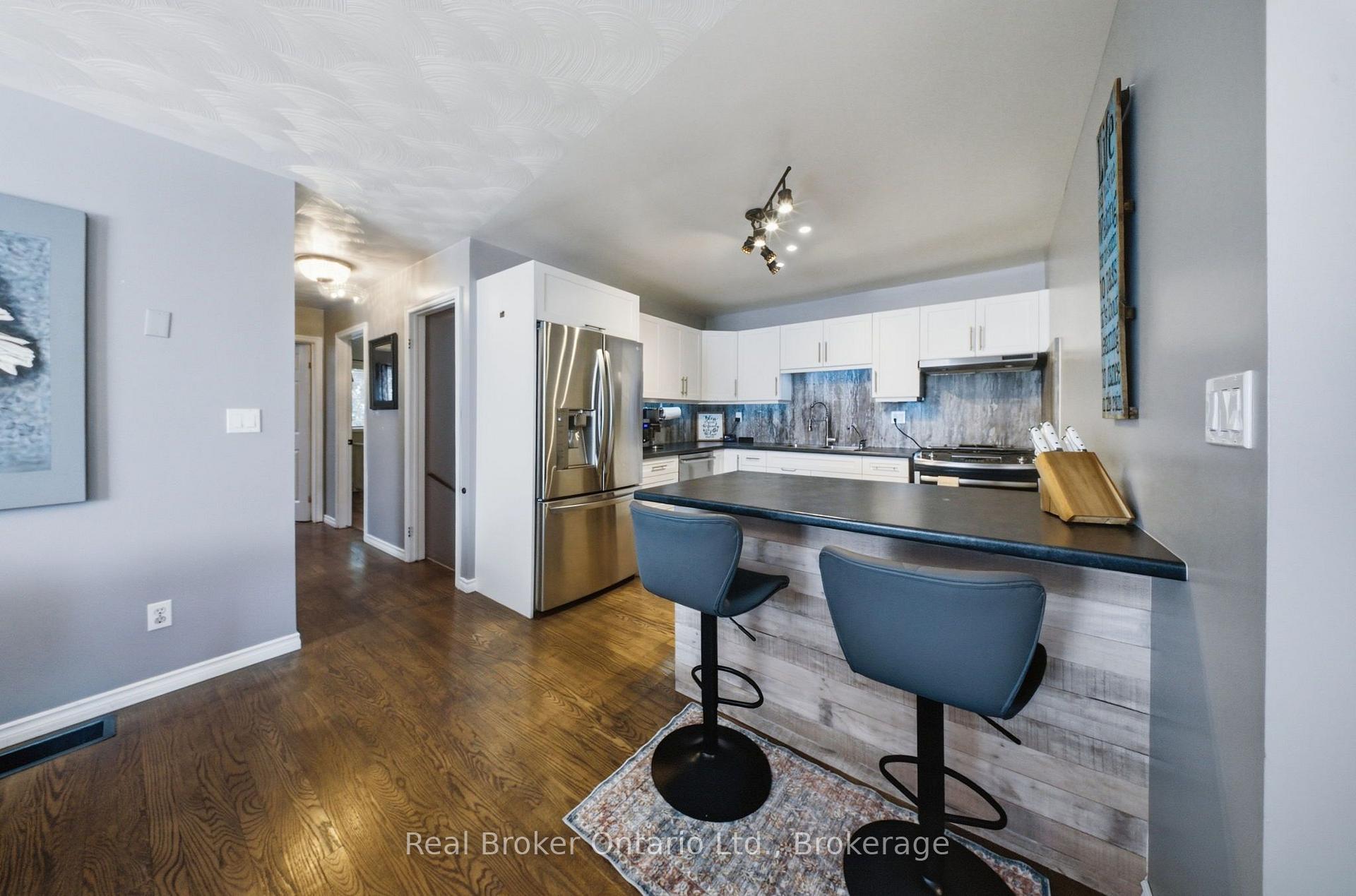Photo 15 of 11 Dundas Street W, Brant, Paris — HOMEH