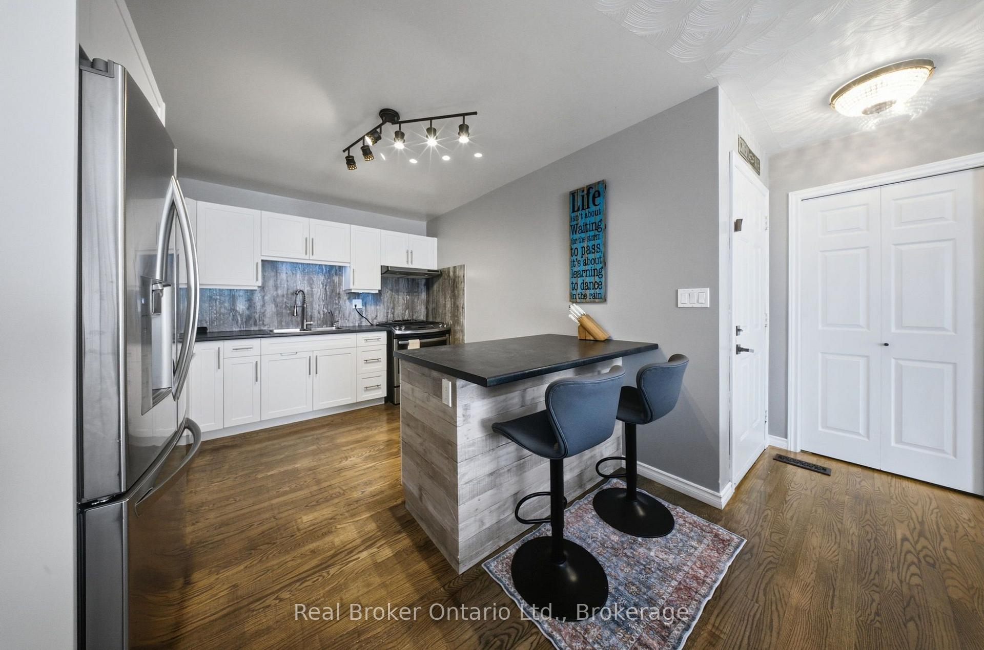 Photo 16 of 11 Dundas Street W, Brant, Paris — HOMEH