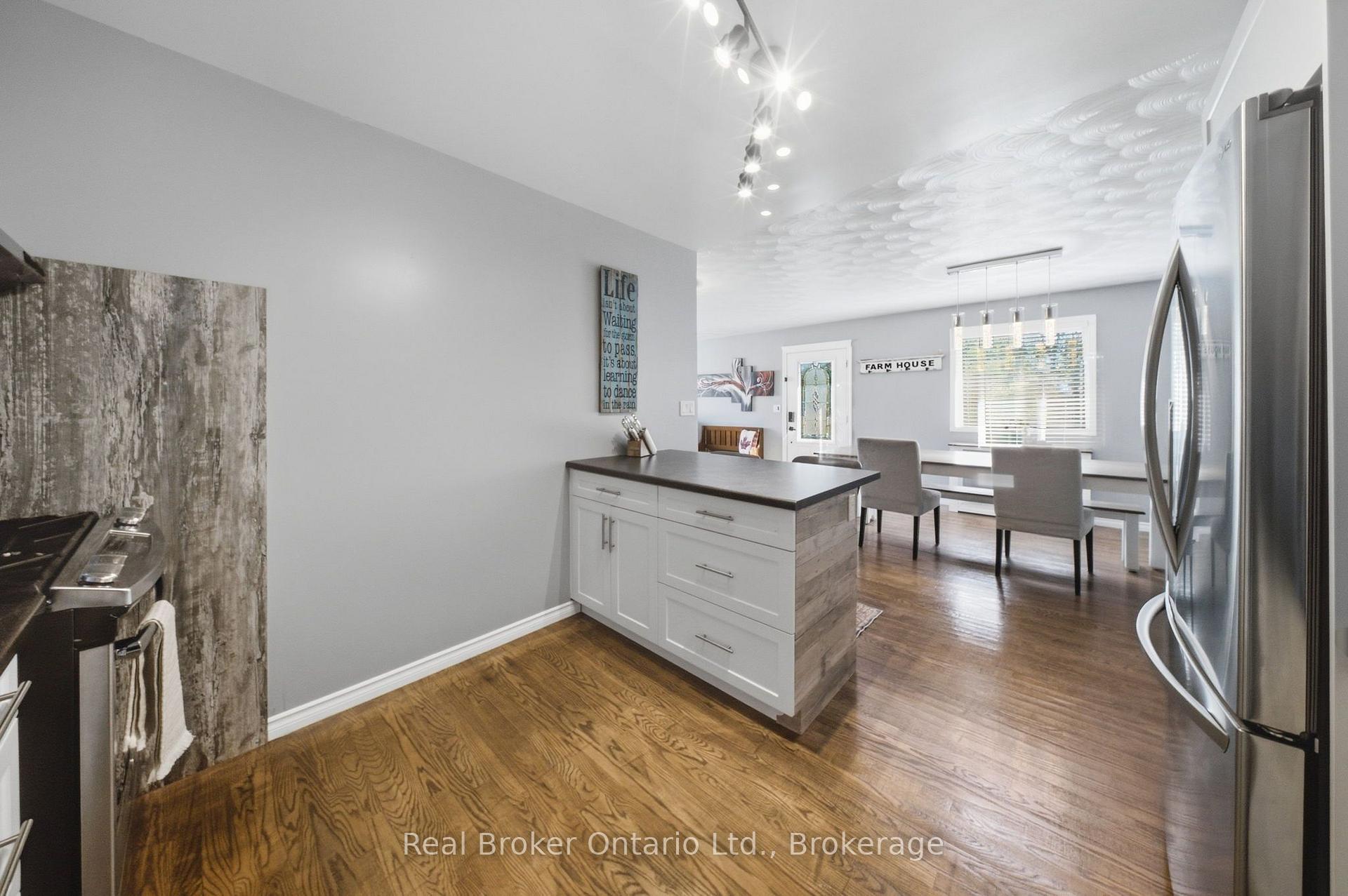 Photo 17 of 11 Dundas Street W, Brant, Paris — HOMEH
