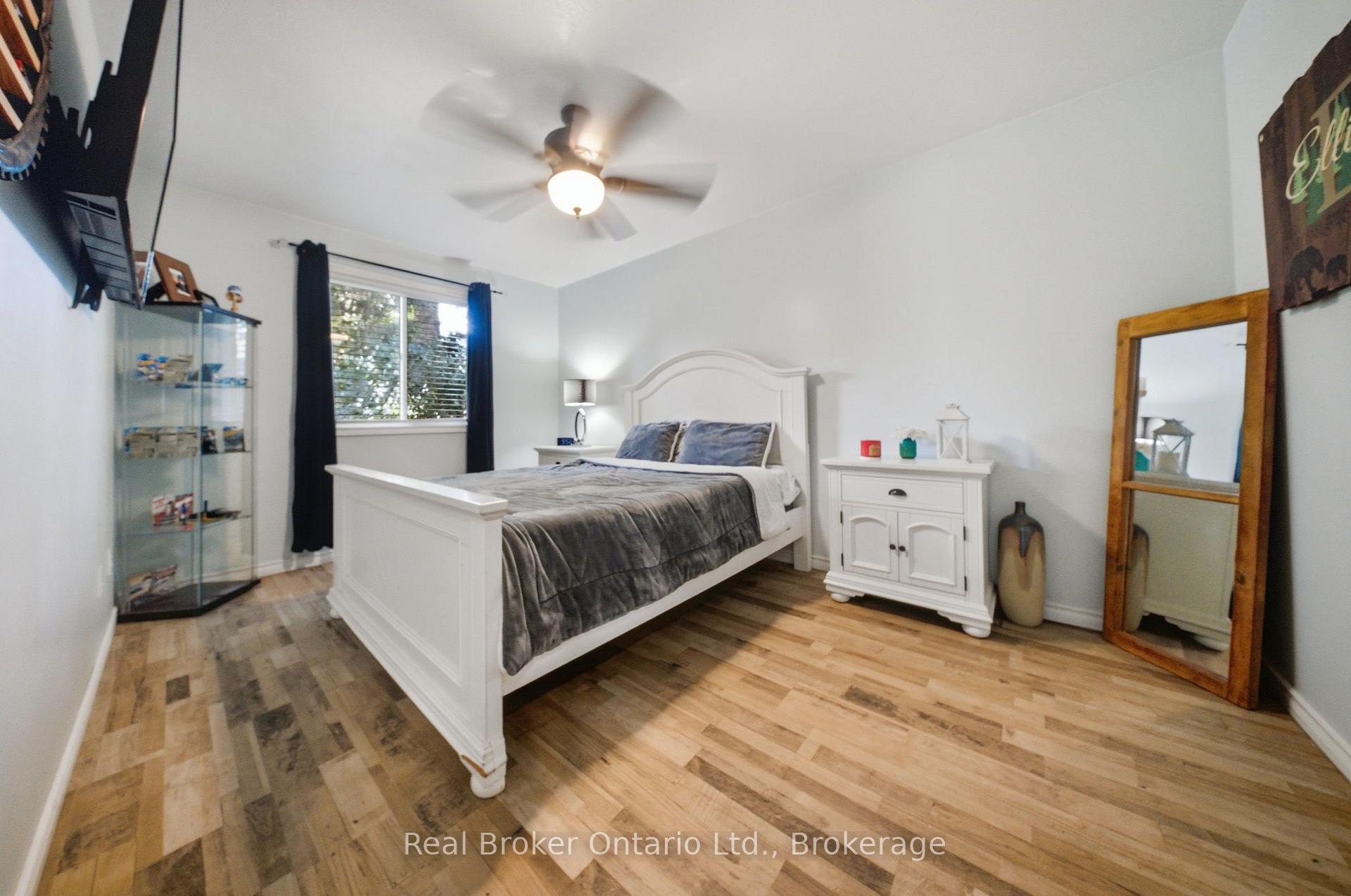 Photo 20 of 11 Dundas Street W, Brant, Paris — HOMEH