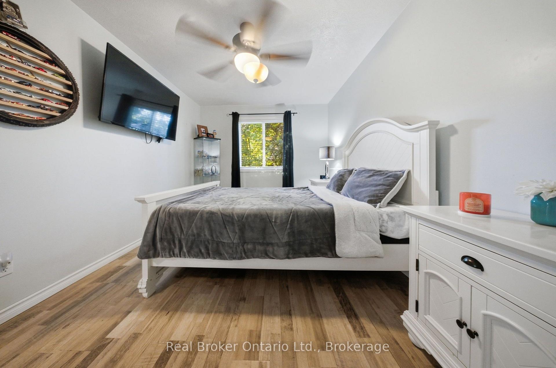 Photo 21 of 11 Dundas Street W, Brant, Paris — HOMEH