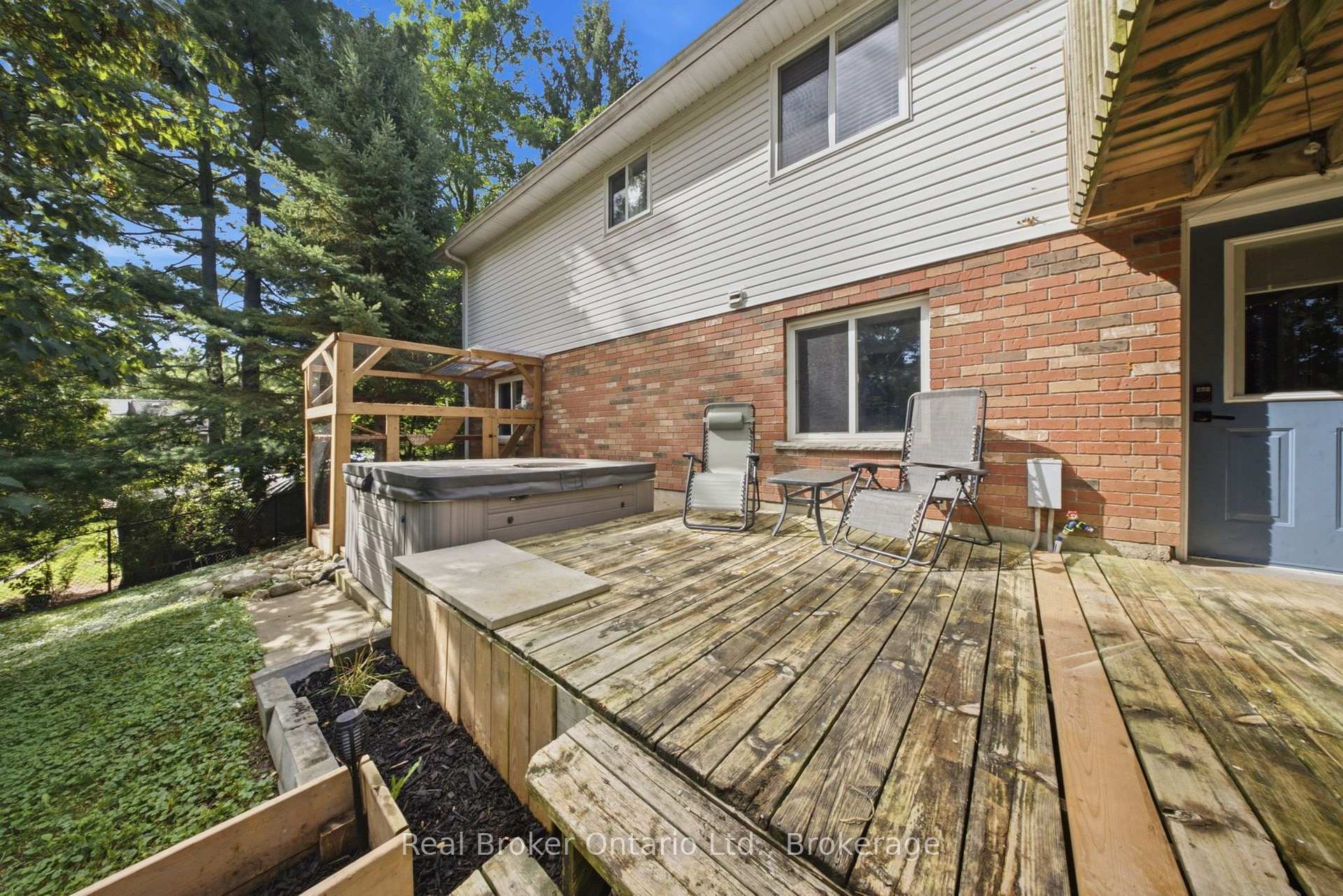 Photo 38 of 11 Dundas Street W, Brant, Paris — HOMEH