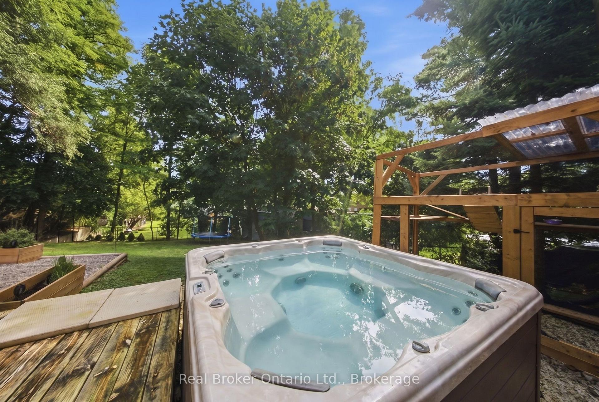 Photo 40 of 11 Dundas Street W, Brant, Paris — HOMEH