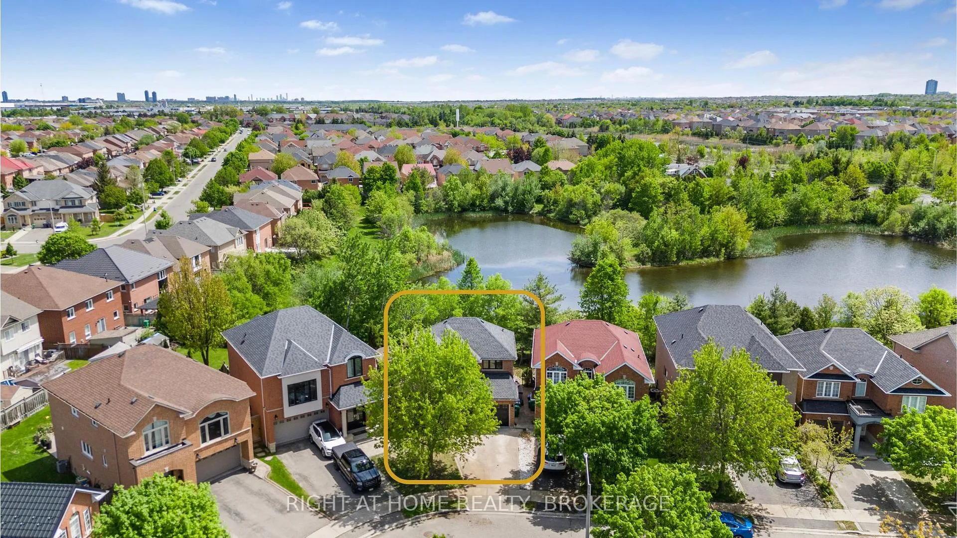 Photo 2 of 20 Brambirch Crescent, Brampton, Northwest Sandalwood Parkway — HOMEH
