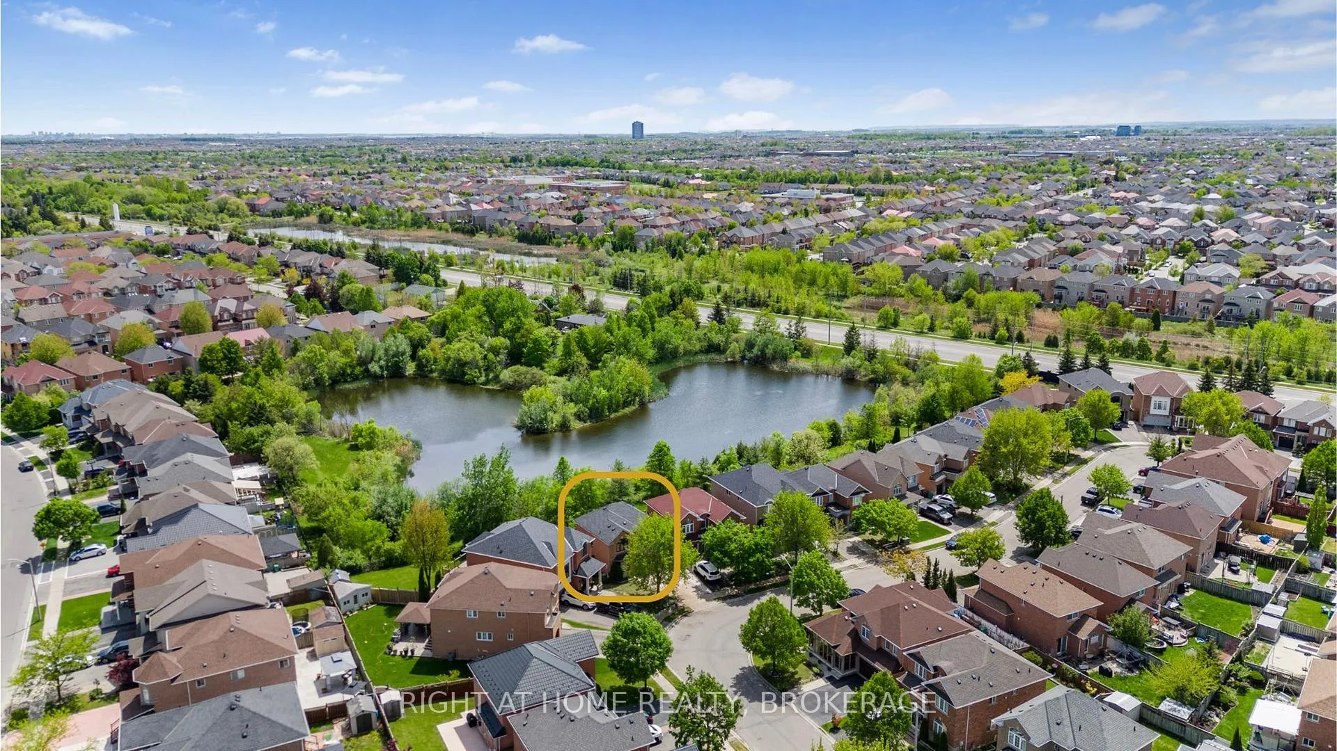Photo 3 of 20 Brambirch Crescent, Brampton, Northwest Sandalwood Parkway — HOMEH