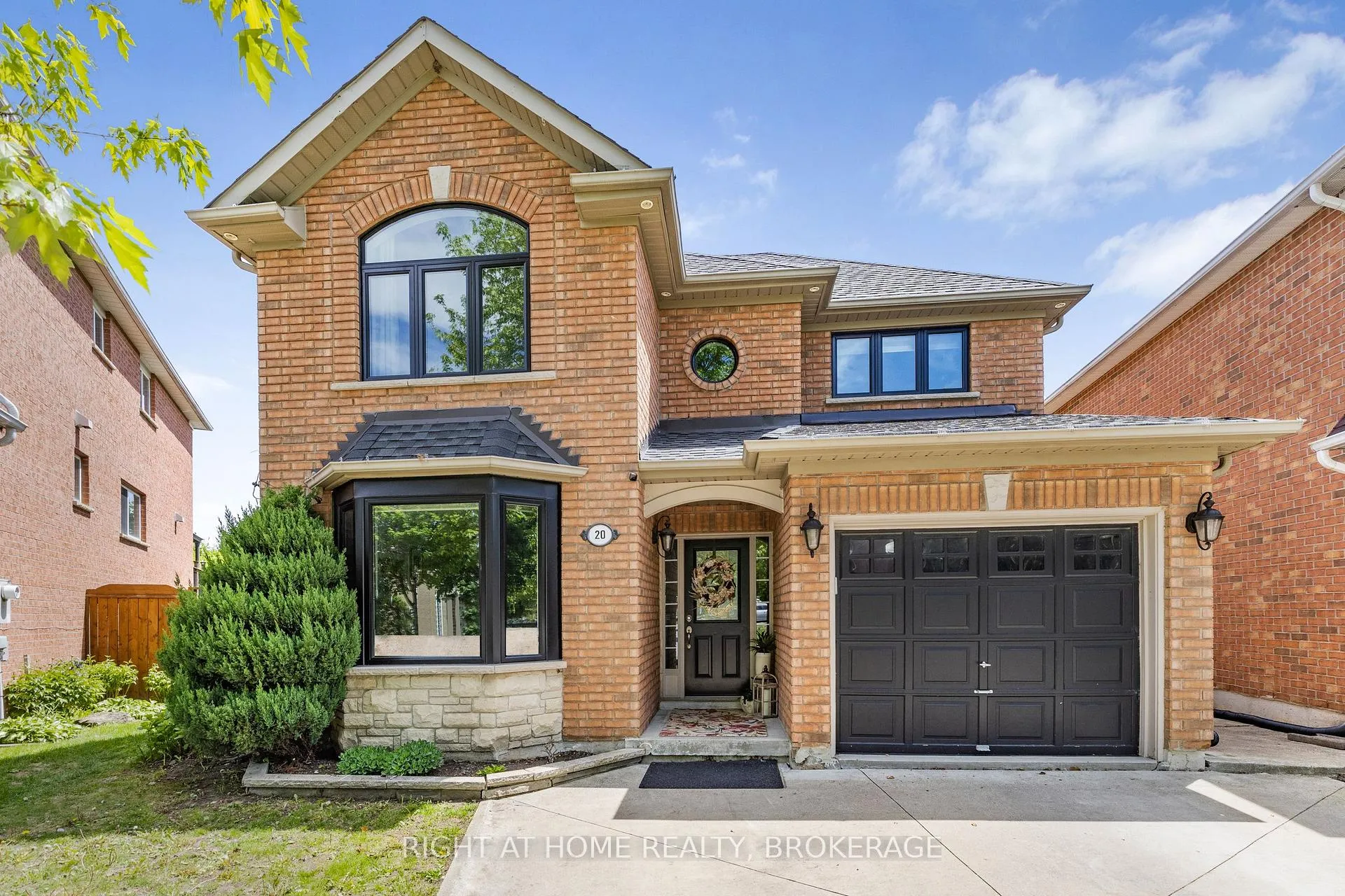 Photo 5 of 20 Brambirch Crescent, Brampton, Northwest Sandalwood Parkway — HOMEH