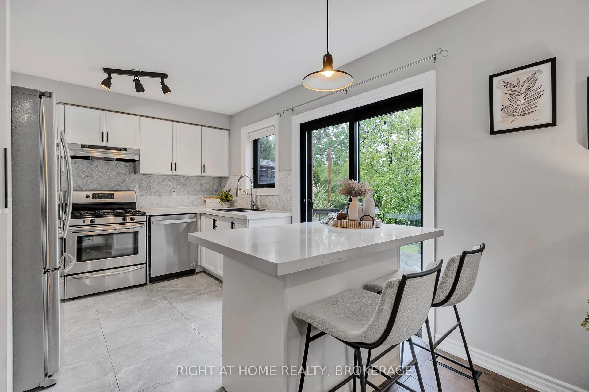 Photo 14 of 20 Brambirch Crescent, Brampton, Northwest Sandalwood Parkway — HOMEH