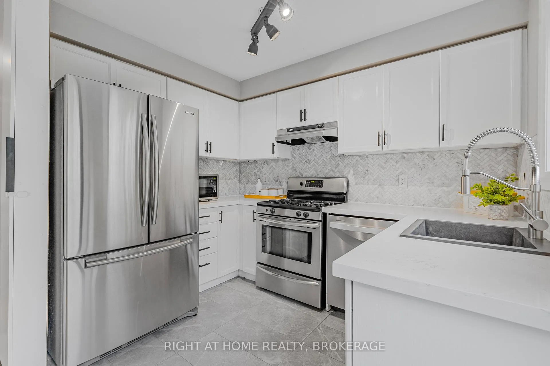 Photo 15 of 20 Brambirch Crescent, Brampton, Northwest Sandalwood Parkway — HOMEH