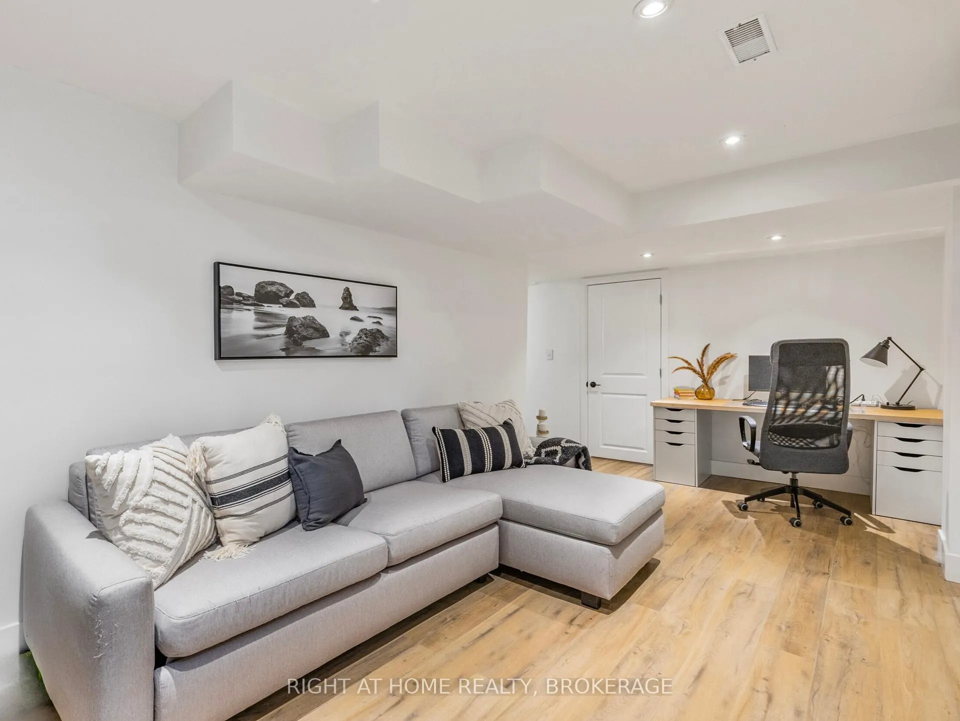 Photo 28 of 20 Brambirch Crescent, Brampton, Northwest Sandalwood Parkway — HOMEH