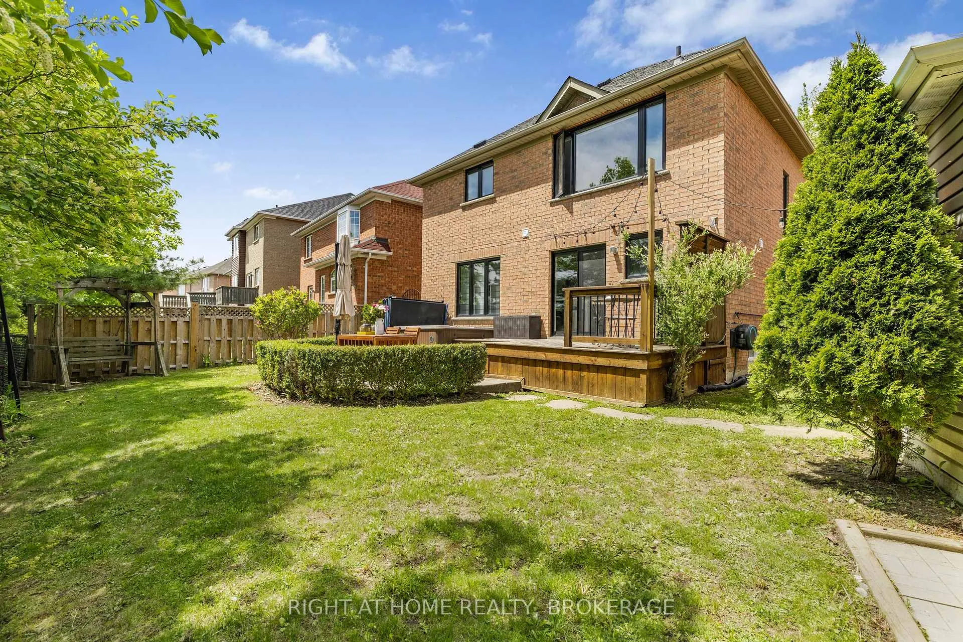 Photo 32 of 20 Brambirch Crescent, Brampton, Northwest Sandalwood Parkway — HOMEH