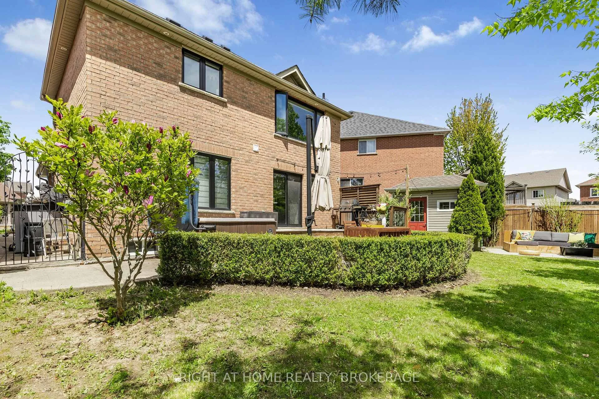 Photo 34 of 20 Brambirch Crescent, Brampton, Northwest Sandalwood Parkway — HOMEH