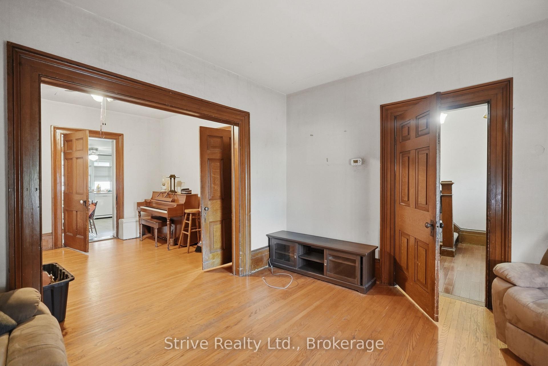 Photo 6 of 72 Elgin Street, Clarington, Bowmanville — HOMEH