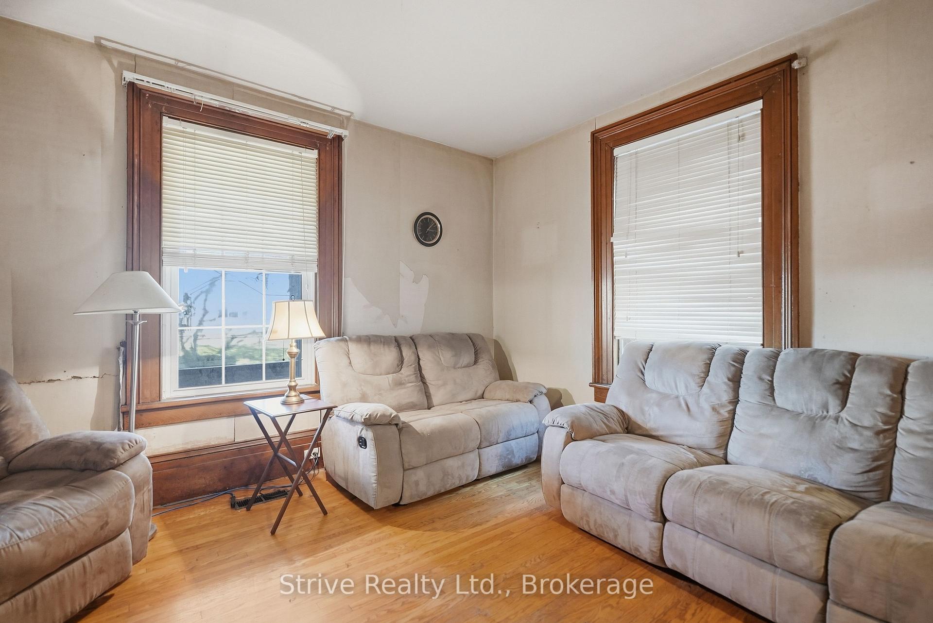 Photo 8 of 72 Elgin Street, Clarington, Bowmanville — HOMEH
