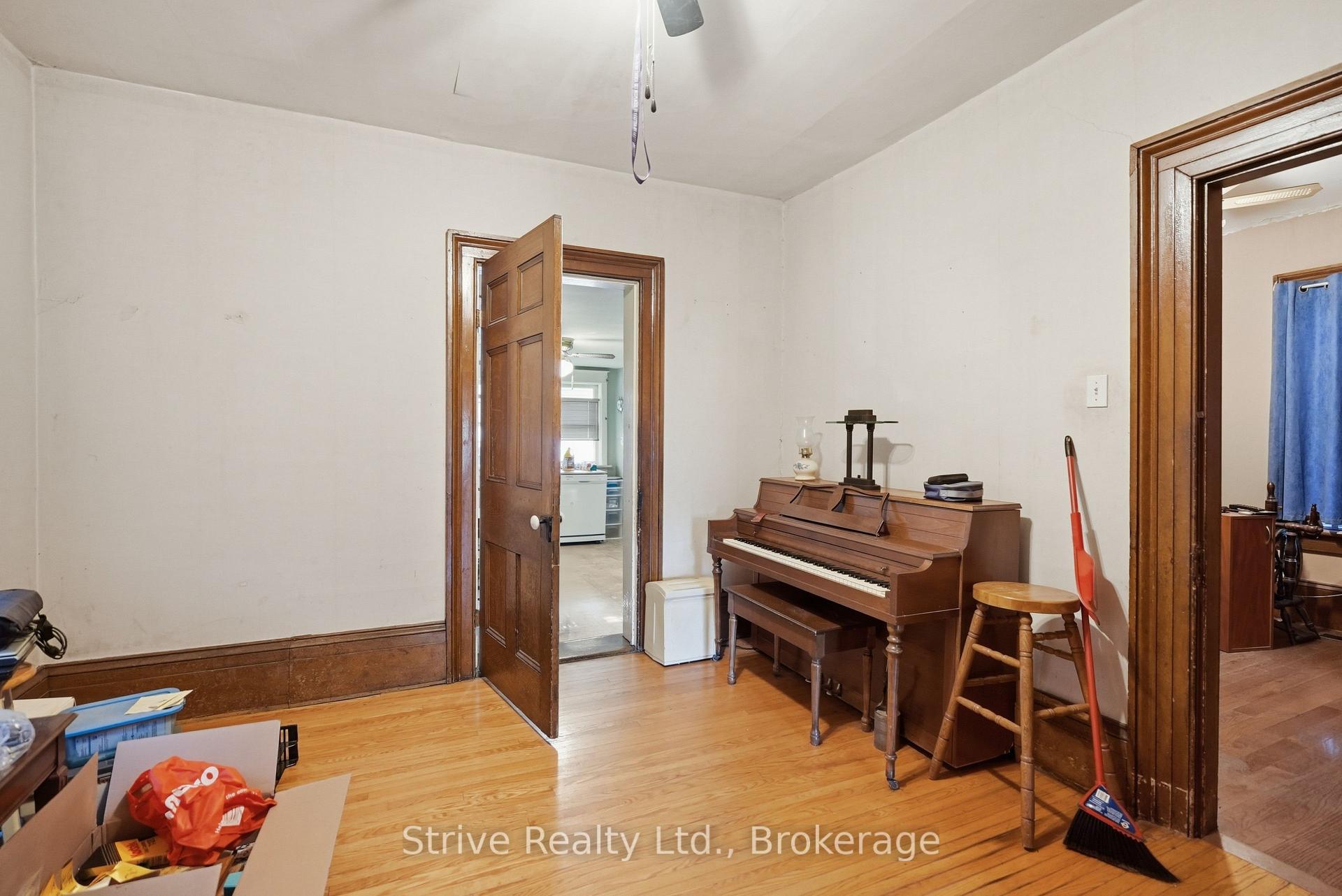 Photo 10 of 72 Elgin Street, Clarington, Bowmanville — HOMEH