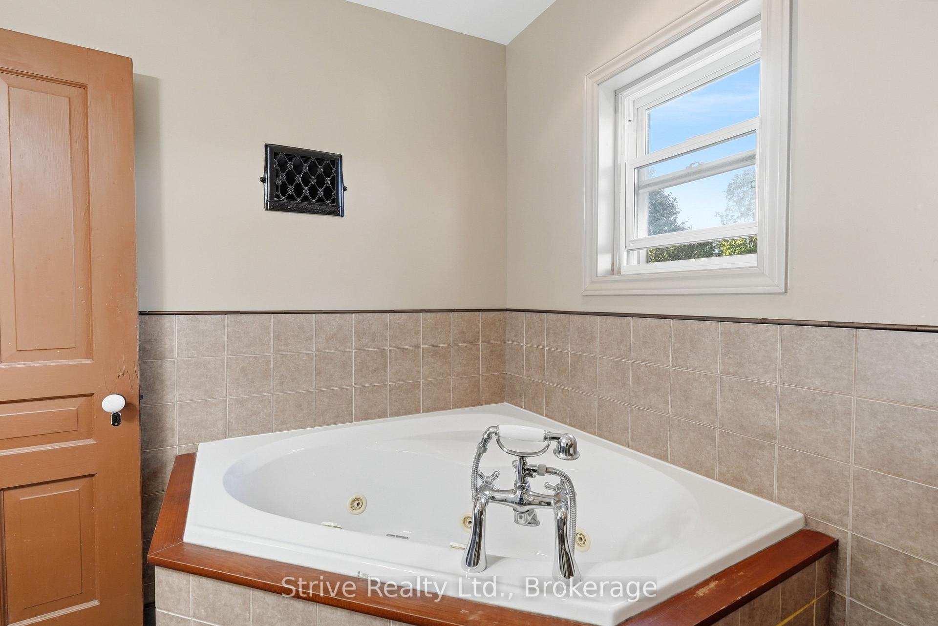 Photo 32 of 72 Elgin Street, Clarington, Bowmanville — HOMEH
