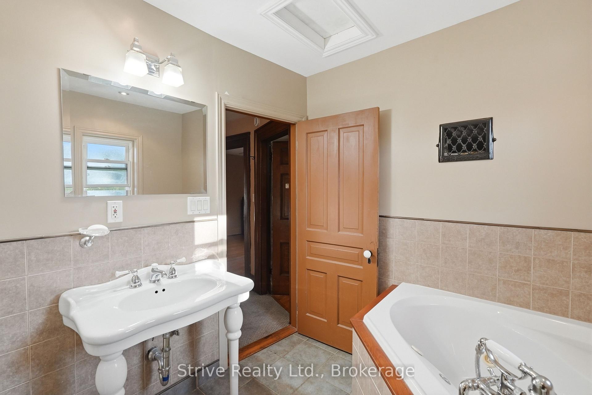 Photo 33 of 72 Elgin Street, Clarington, Bowmanville — HOMEH