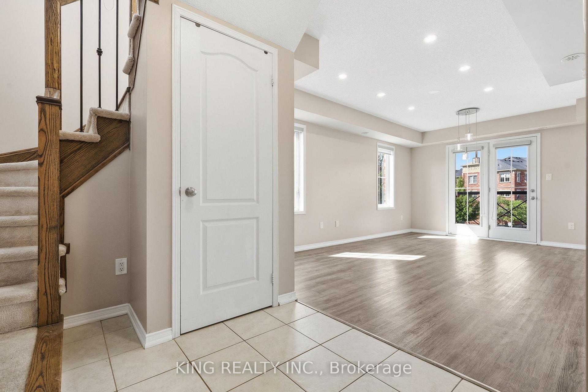 Photo 3 of Unit 8, 35 Hays Boulevard, Oakville, River Oaks — HOMEH