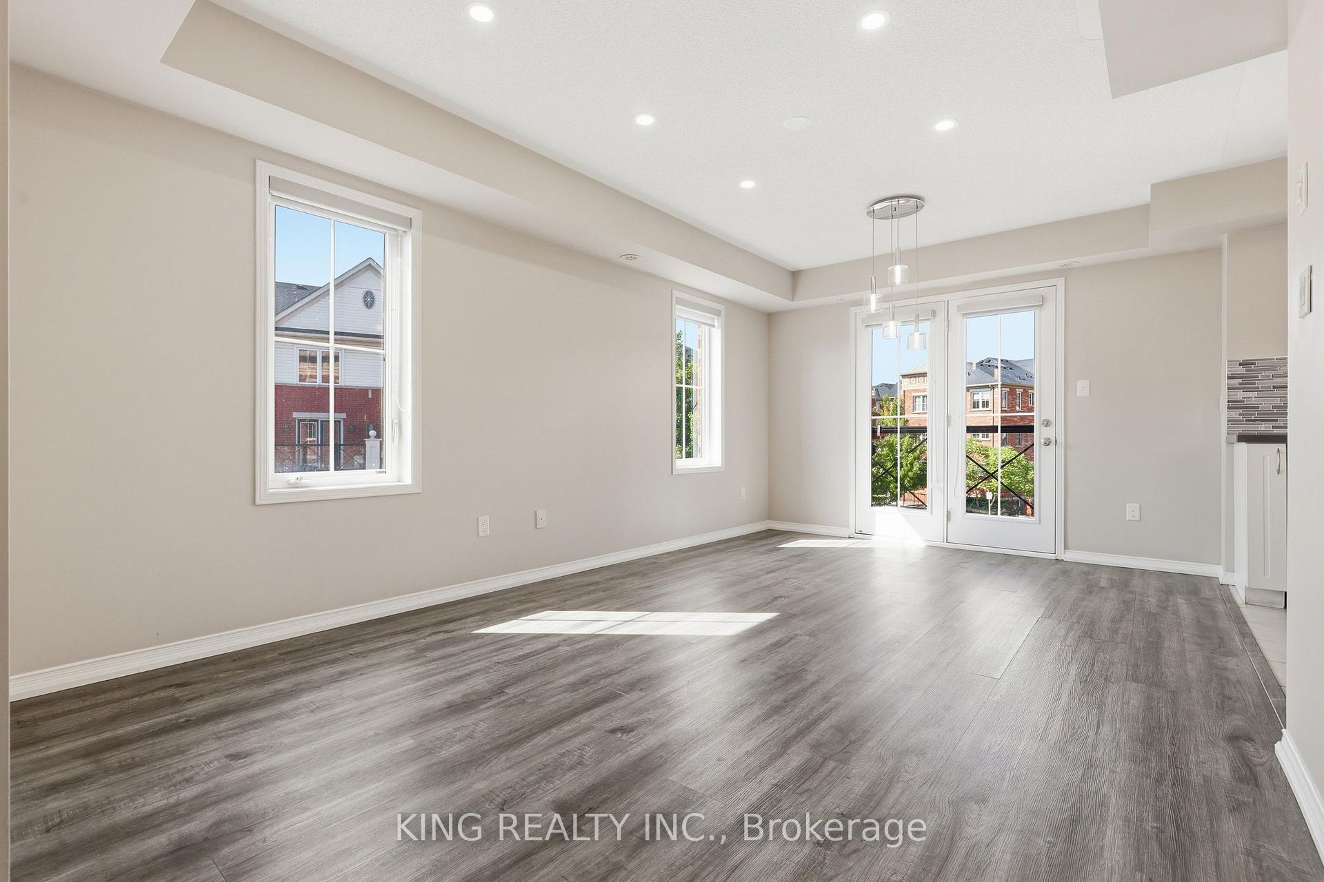 Photo 4 of Unit 8, 35 Hays Boulevard, Oakville, River Oaks — HOMEH