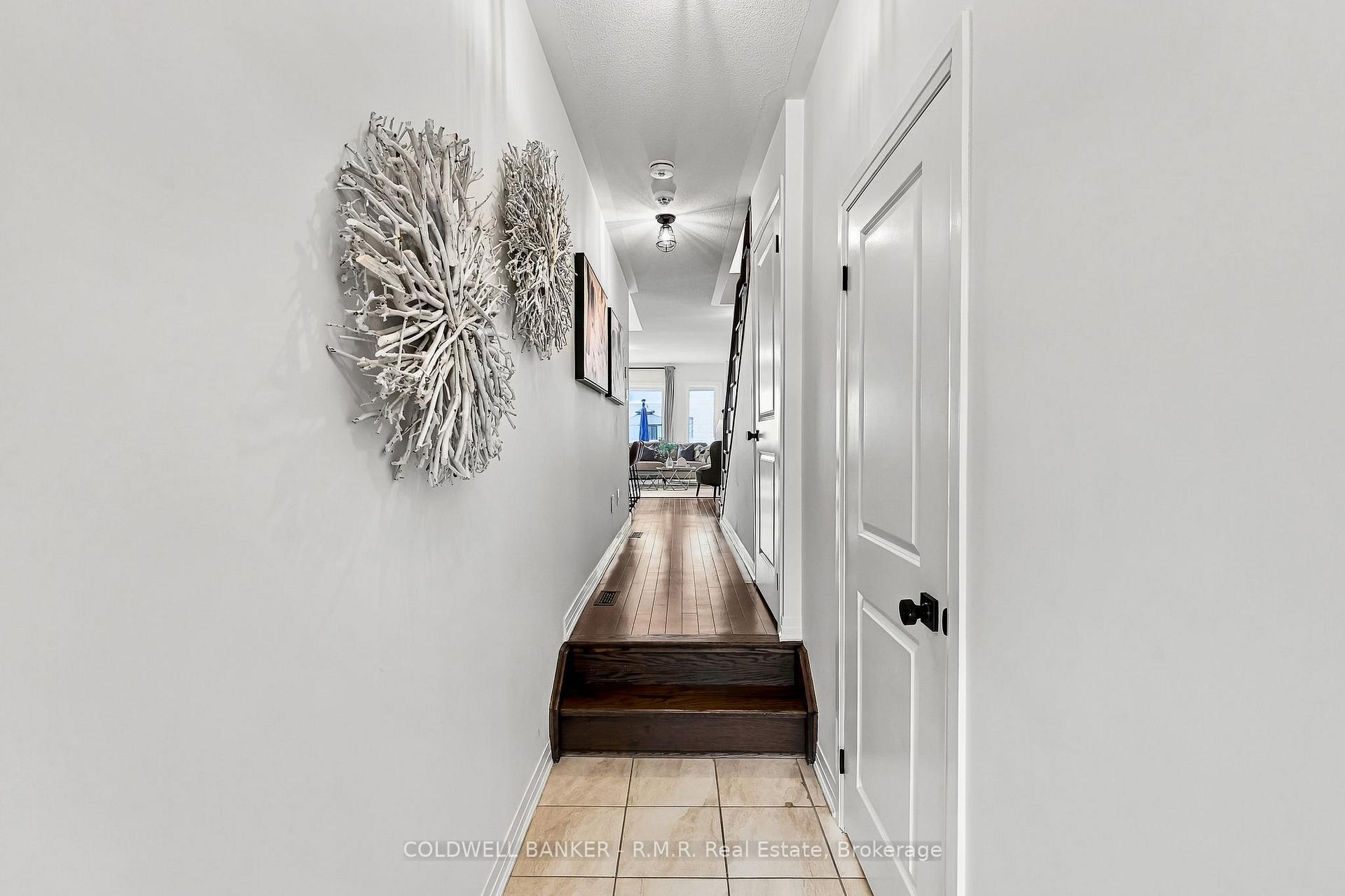 Photo 10 of 50 King George Way, Clarington, Bowmanville — HOMEH