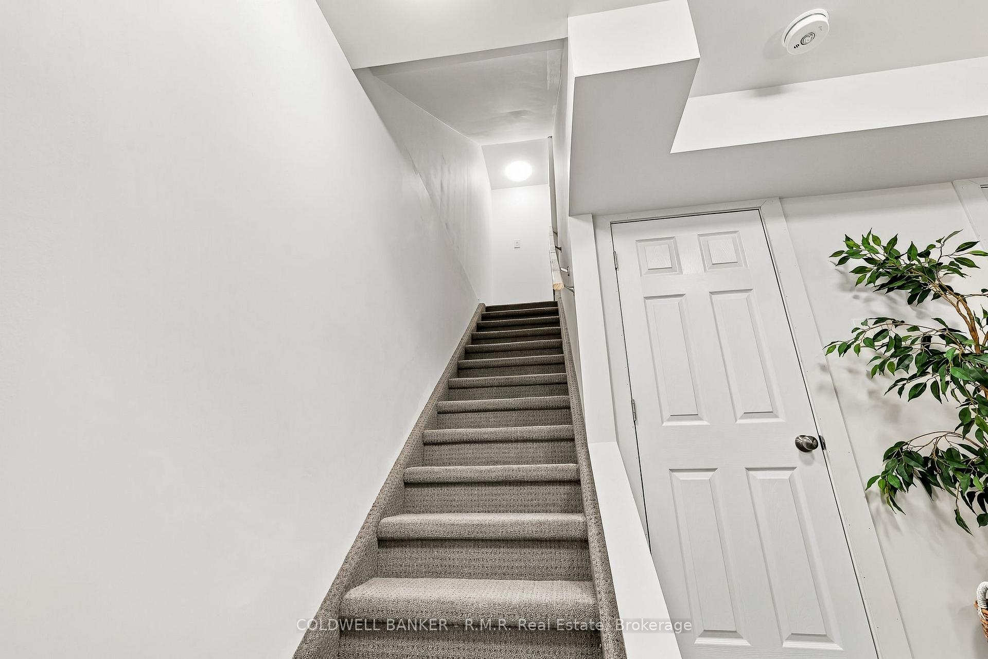 Photo 38 of 50 King George Way, Clarington, Bowmanville — HOMEH