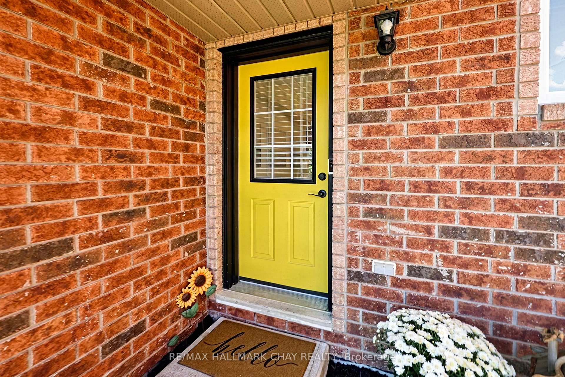 Photo 3 of Unit 3, 38 Kenwell Crescent, Barrie, Holly — HOMEH