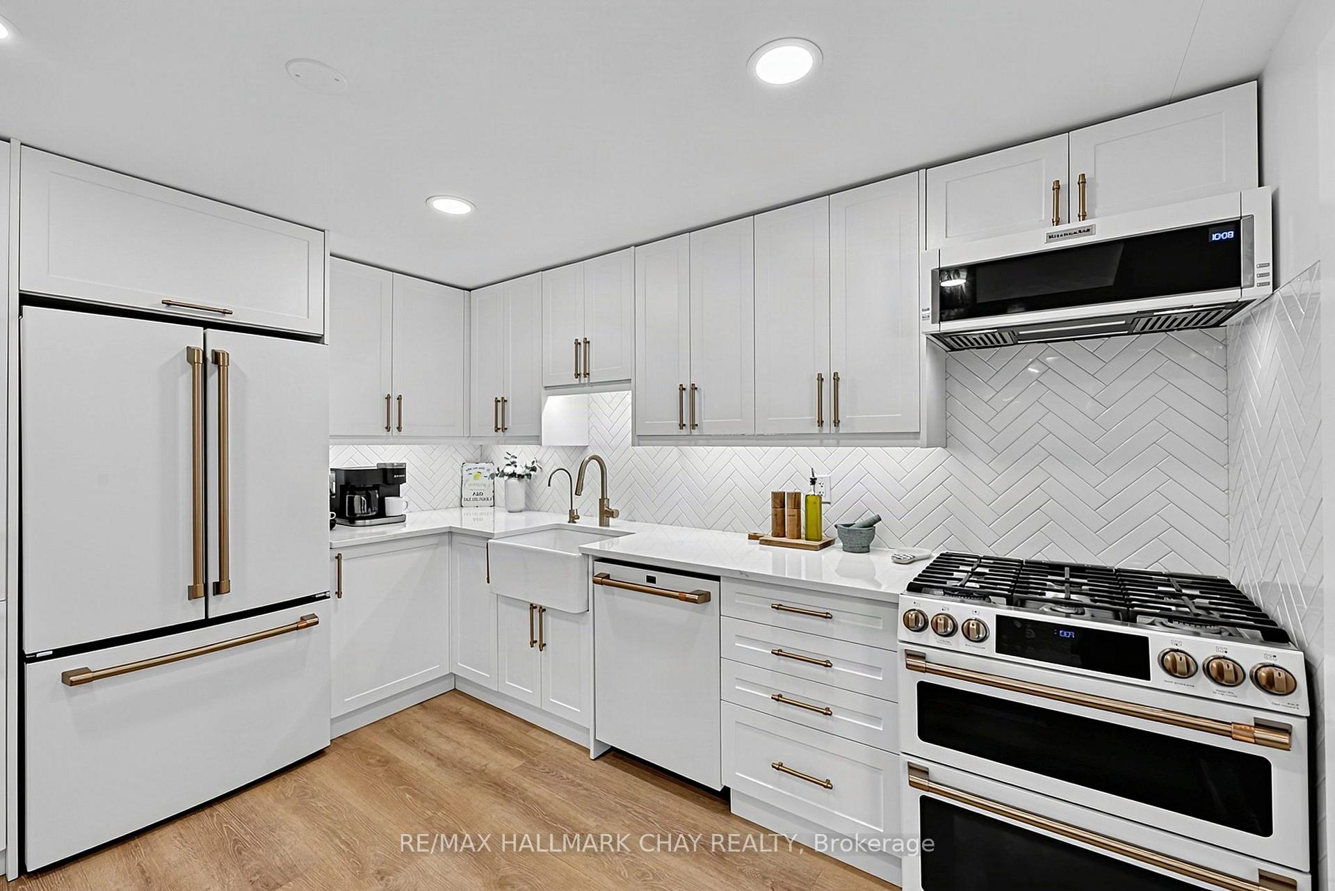 Photo 10 of Unit 3, 38 Kenwell Crescent, Barrie, Holly — HOMEH