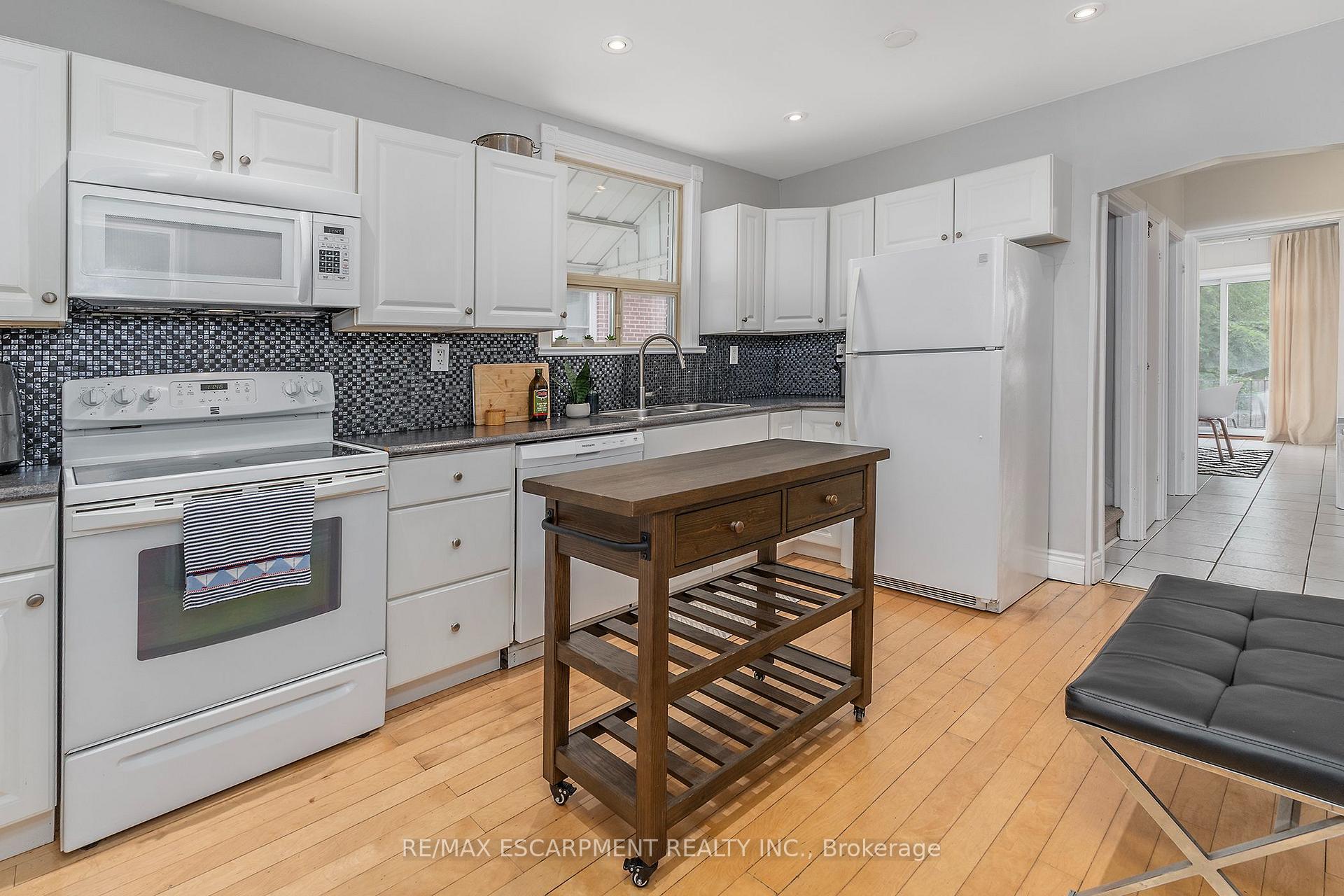 Photo 2 of 282 East 13th Street, Hamilton, Inch Park — HOMEH