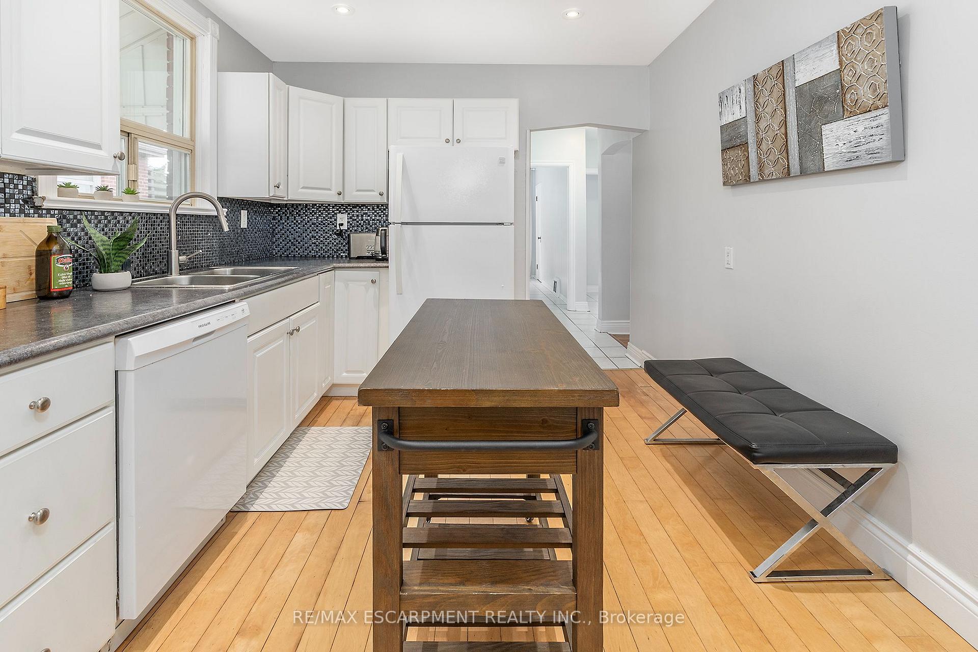 Photo 3 of 282 East 13th Street, Hamilton, Inch Park — HOMEH