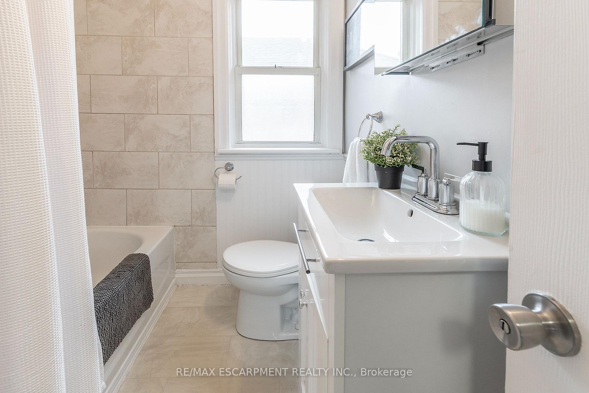 Photo 10 of 282 East 13th Street, Hamilton, Inch Park — HOMEH