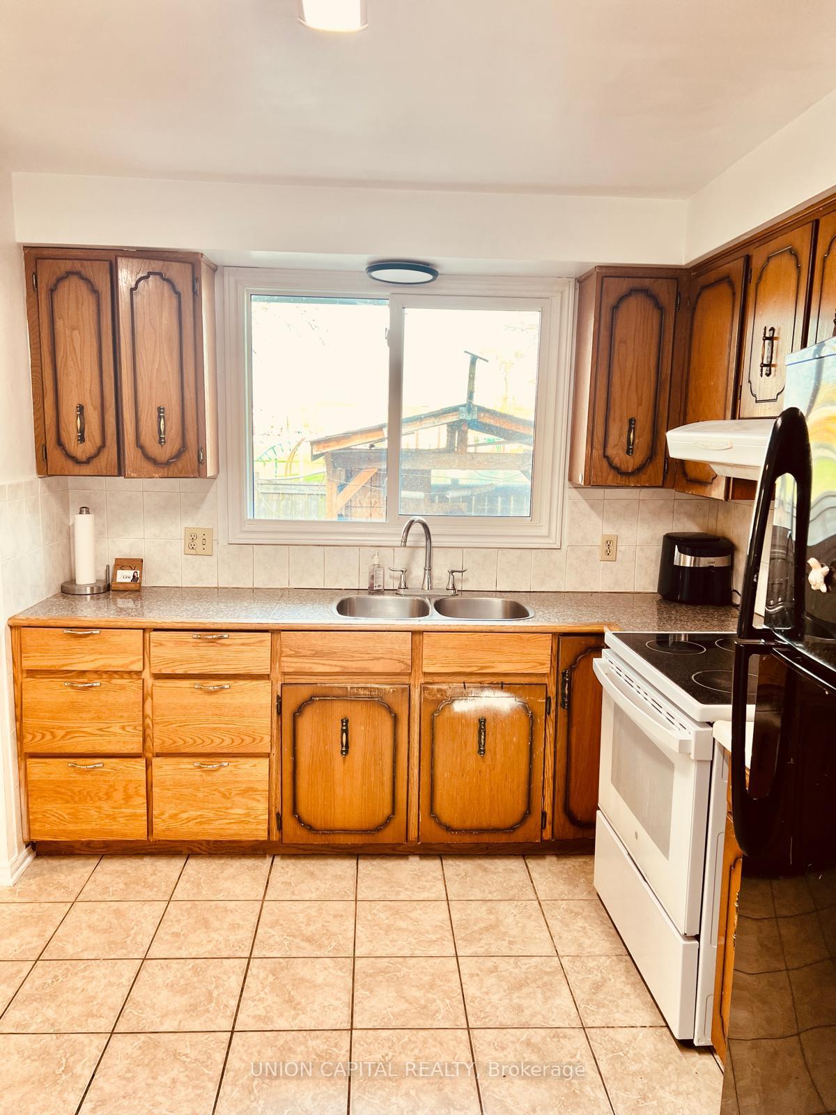 Photo 2 of 2 Shetland Crescent, St. Catharines, E. Chester — HOMEH
