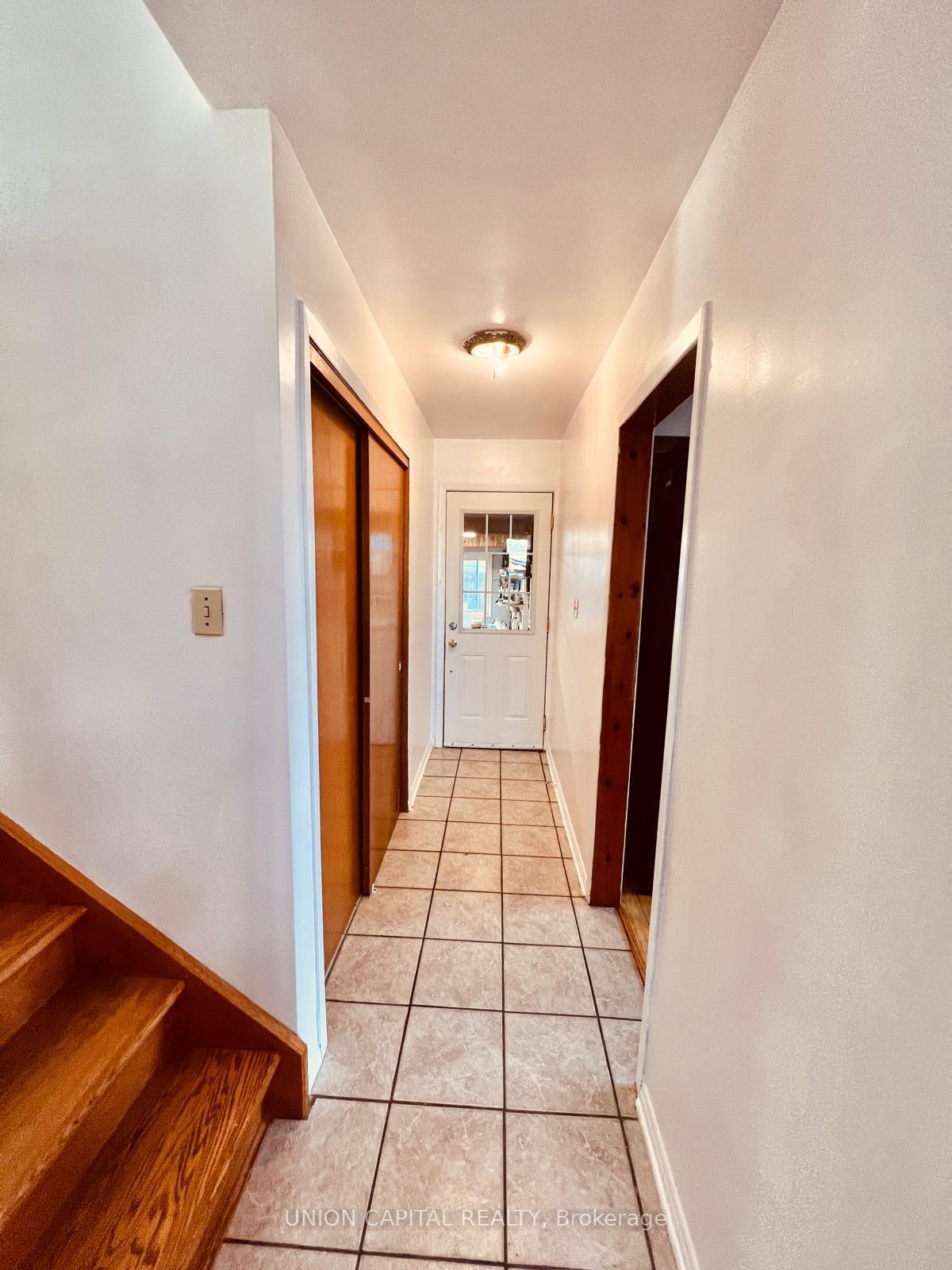 Photo 7 of 2 Shetland Crescent, St. Catharines, E. Chester — HOMEH