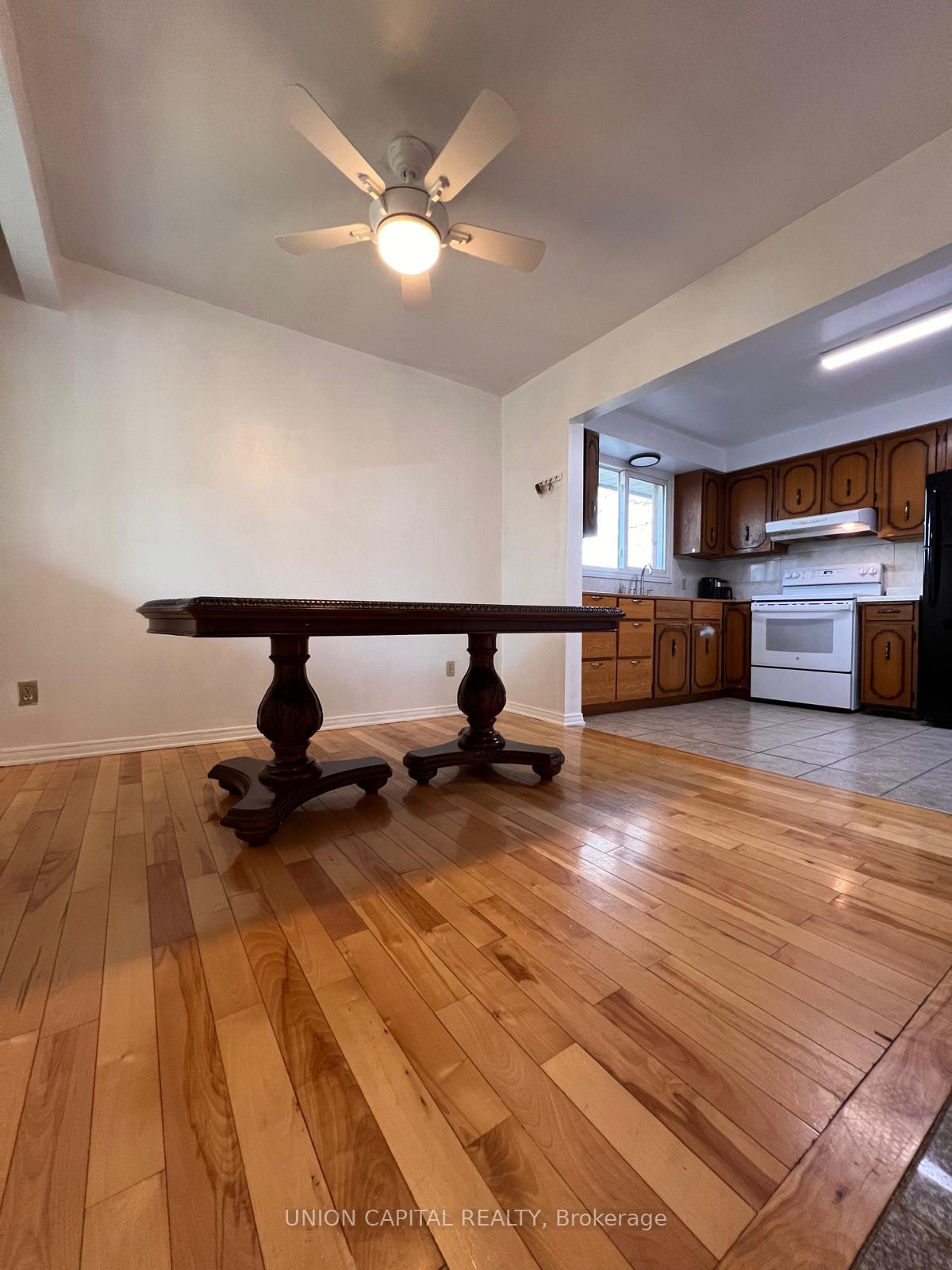 Photo 9 of 2 Shetland Crescent, St. Catharines, E. Chester — HOMEH