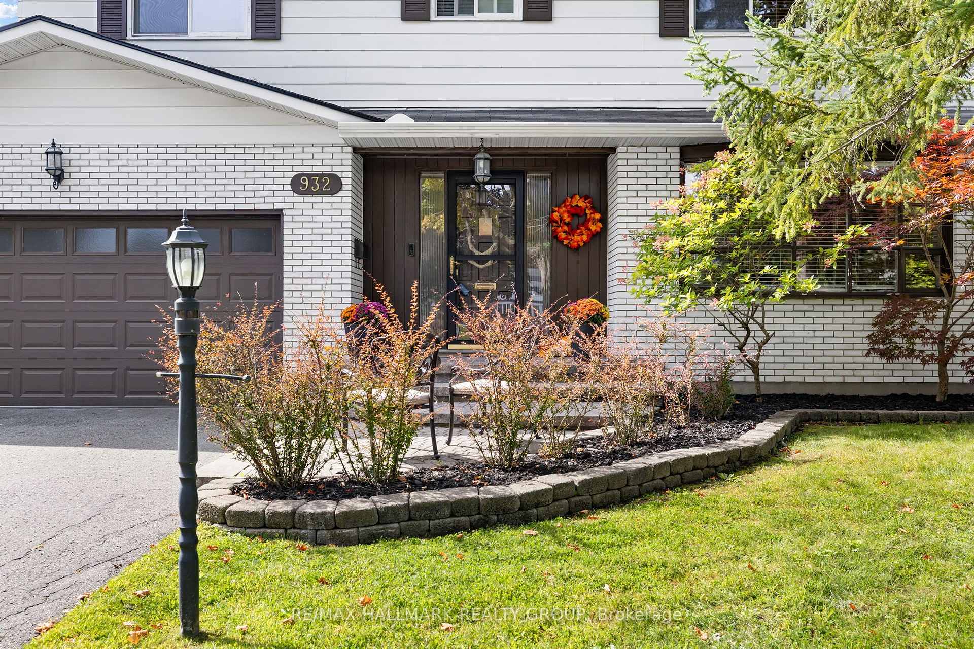 Photo 2 of 932 Dresden Crescent, Ottawa, Whitehaven — HOMEH