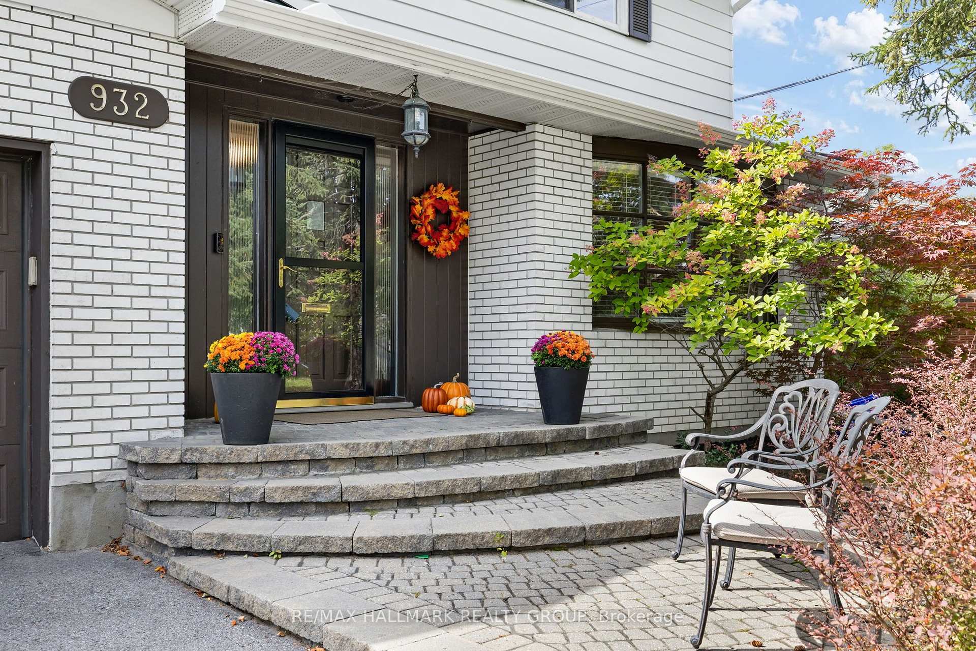 Photo 3 of 932 Dresden Crescent, Ottawa, Whitehaven — HOMEH