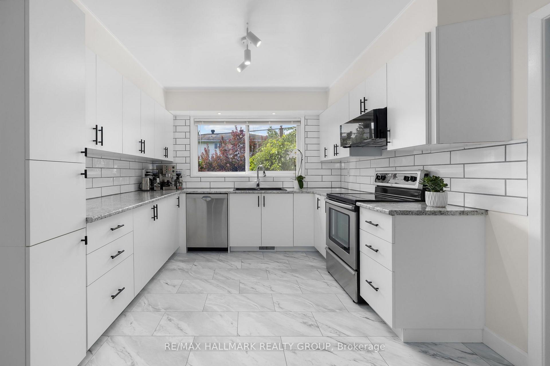 Photo 8 of 932 Dresden Crescent, Ottawa, Whitehaven — HOMEH