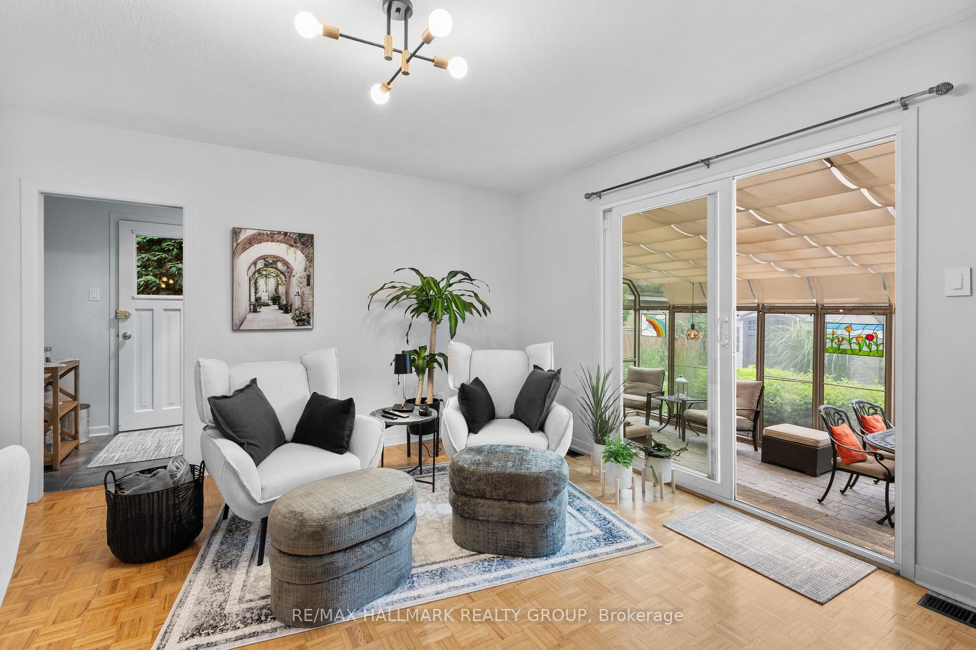 Photo 11 of 932 Dresden Crescent, Ottawa, Whitehaven — HOMEH
