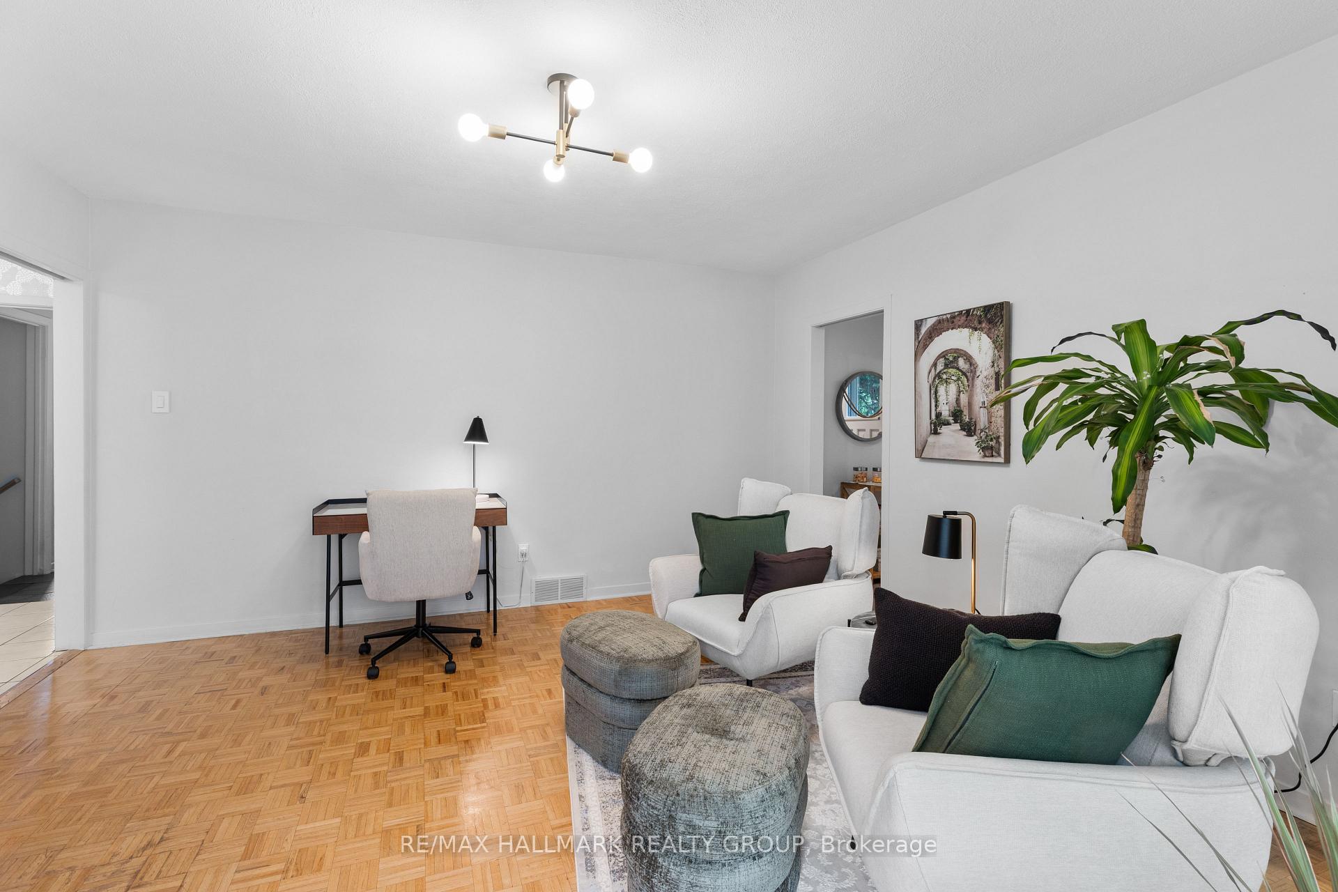 Photo 12 of 932 Dresden Crescent, Ottawa, Whitehaven — HOMEH