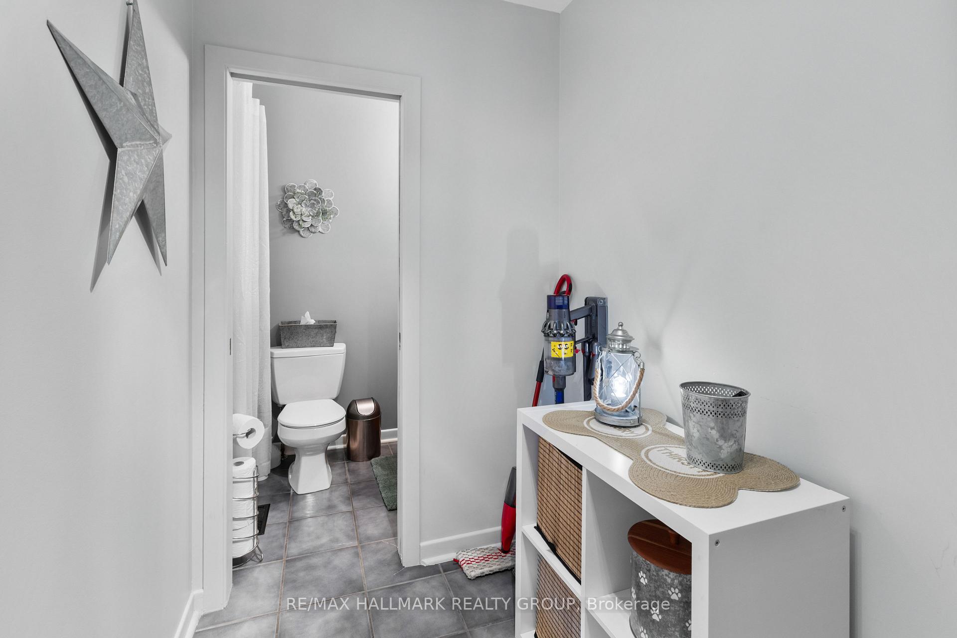 Photo 14 of 932 Dresden Crescent, Ottawa, Whitehaven — HOMEH