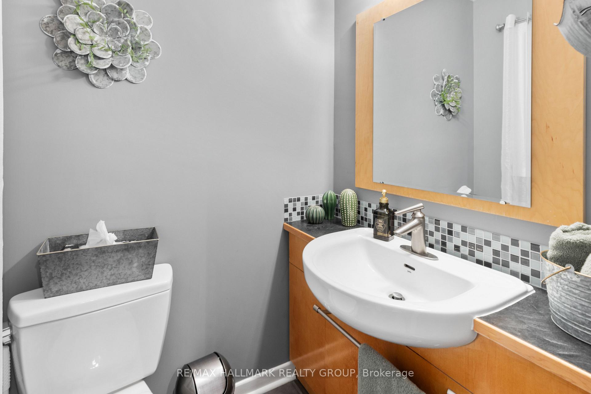 Photo 15 of 932 Dresden Crescent, Ottawa, Whitehaven — HOMEH