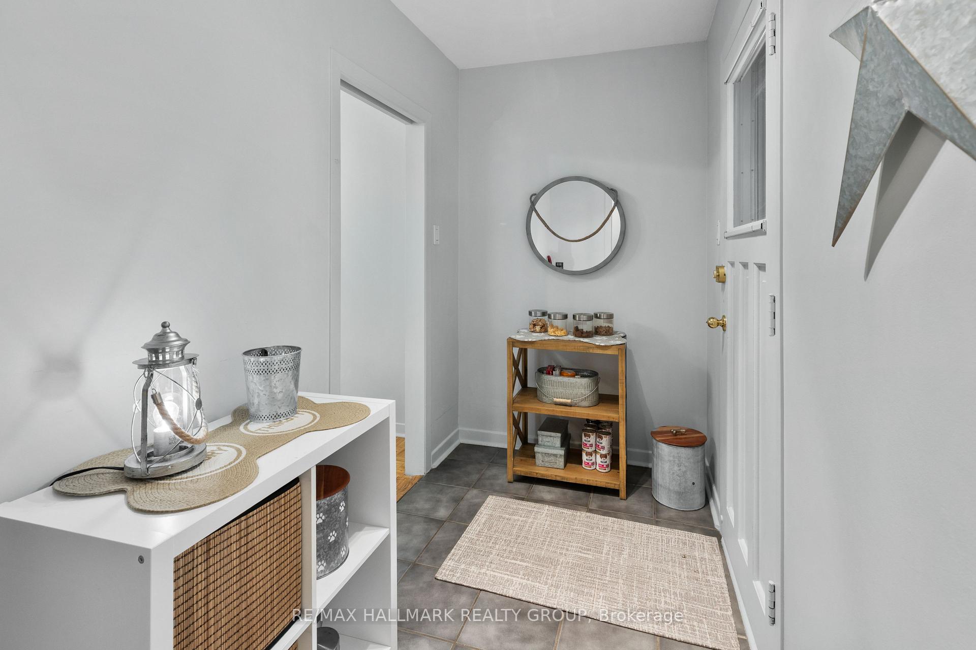 Photo 16 of 932 Dresden Crescent, Ottawa, Whitehaven — HOMEH