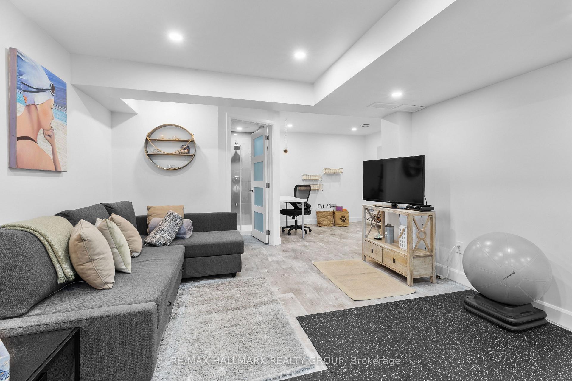 Photo 35 of 932 Dresden Crescent, Ottawa, Whitehaven — HOMEH