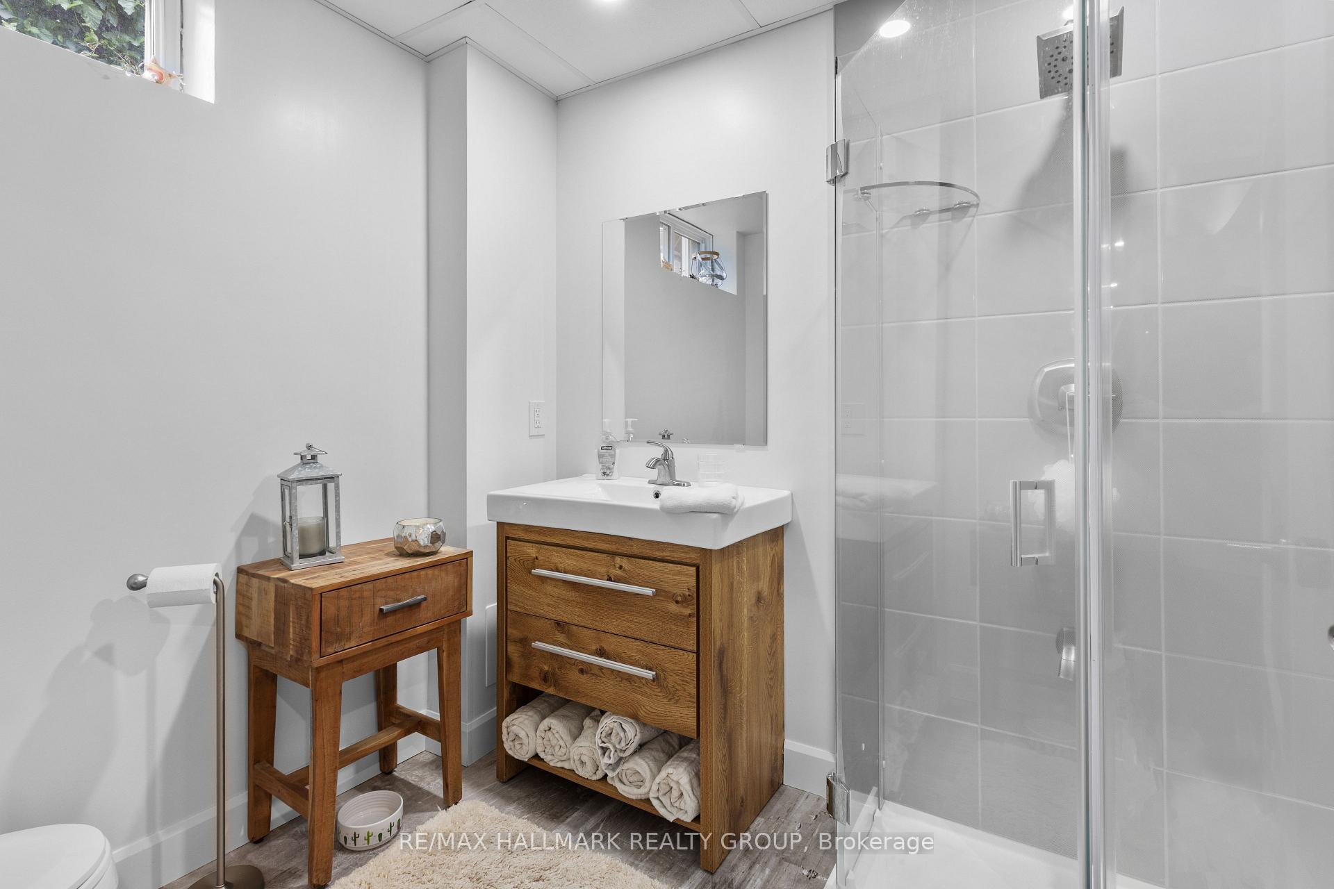Photo 38 of 932 Dresden Crescent, Ottawa, Whitehaven — HOMEH